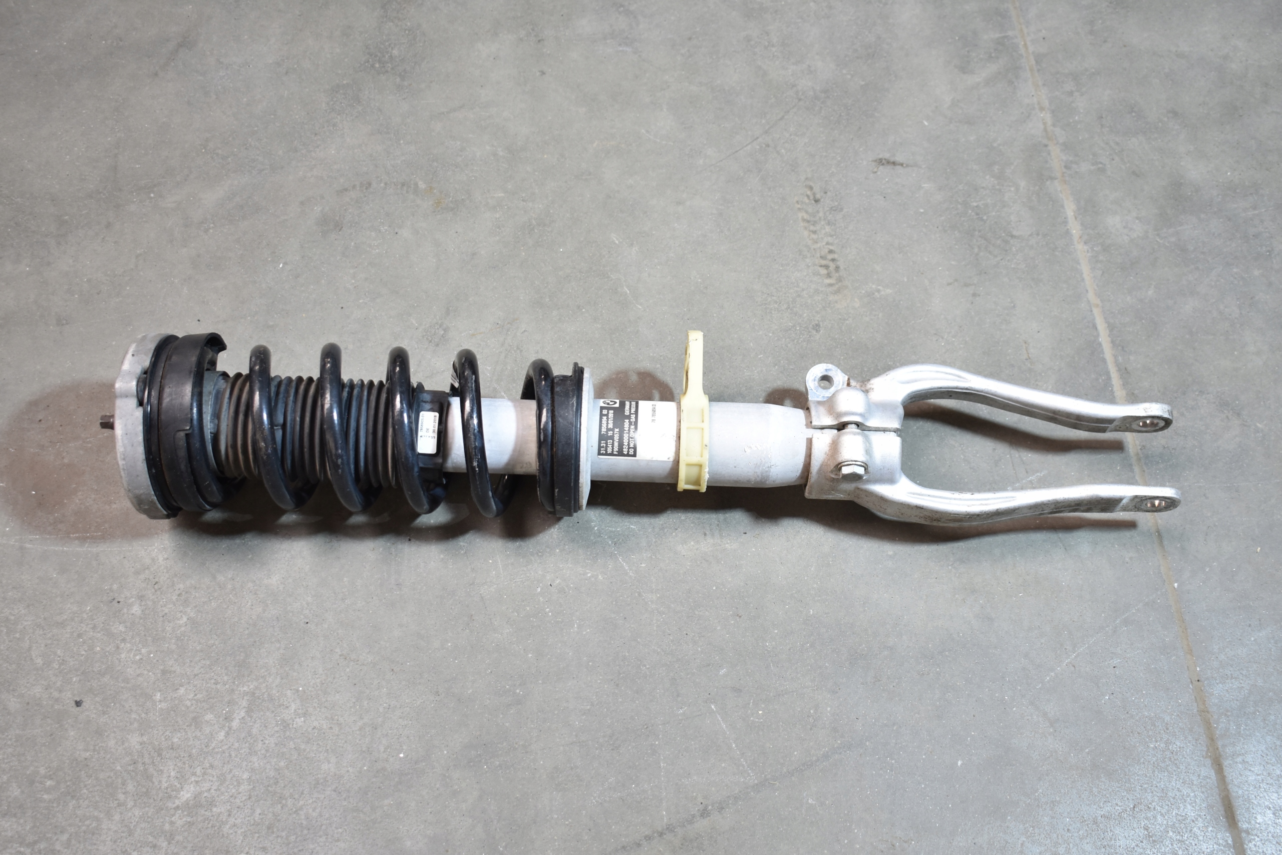 IDEALNY shock absorber front front right EDC BMW F90 1