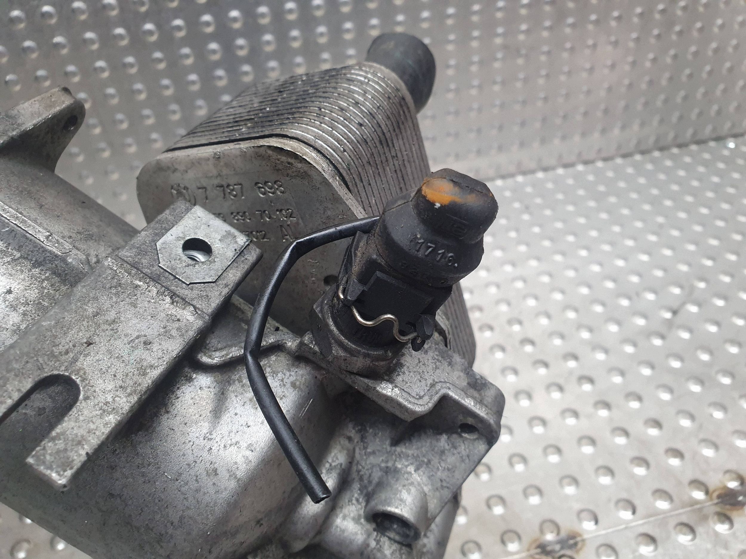 Supporto filtro olio Radiatore / Raffreddatore 7787072 BMW E46 E87 E90 E60 X3 E83 2.0D M47
