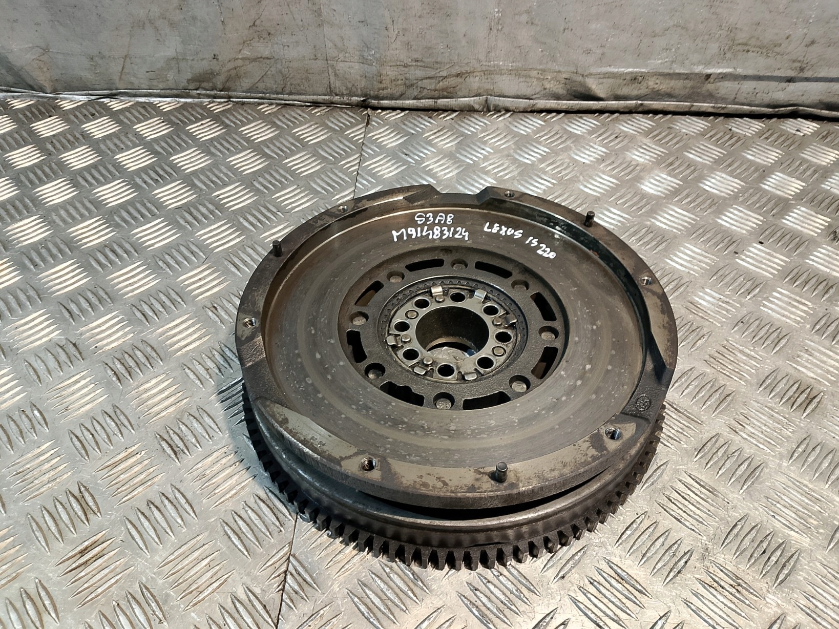 wheel flywheel flywheel DWUMASA LEXUS IS 220 2.2 D 177 KM LUK
