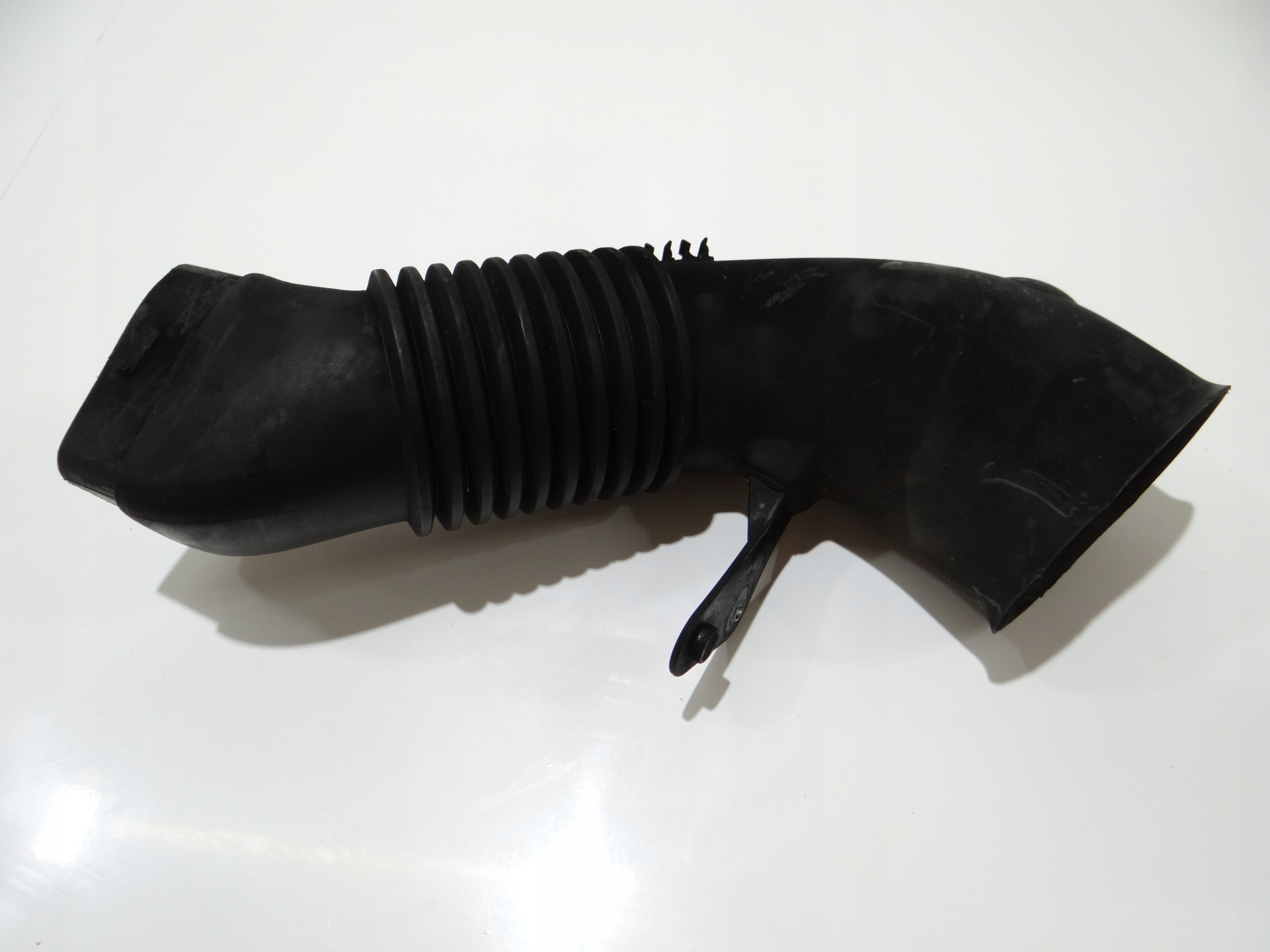 pipe intake air BMW E60 E61 256D2 7790056 (4647744)