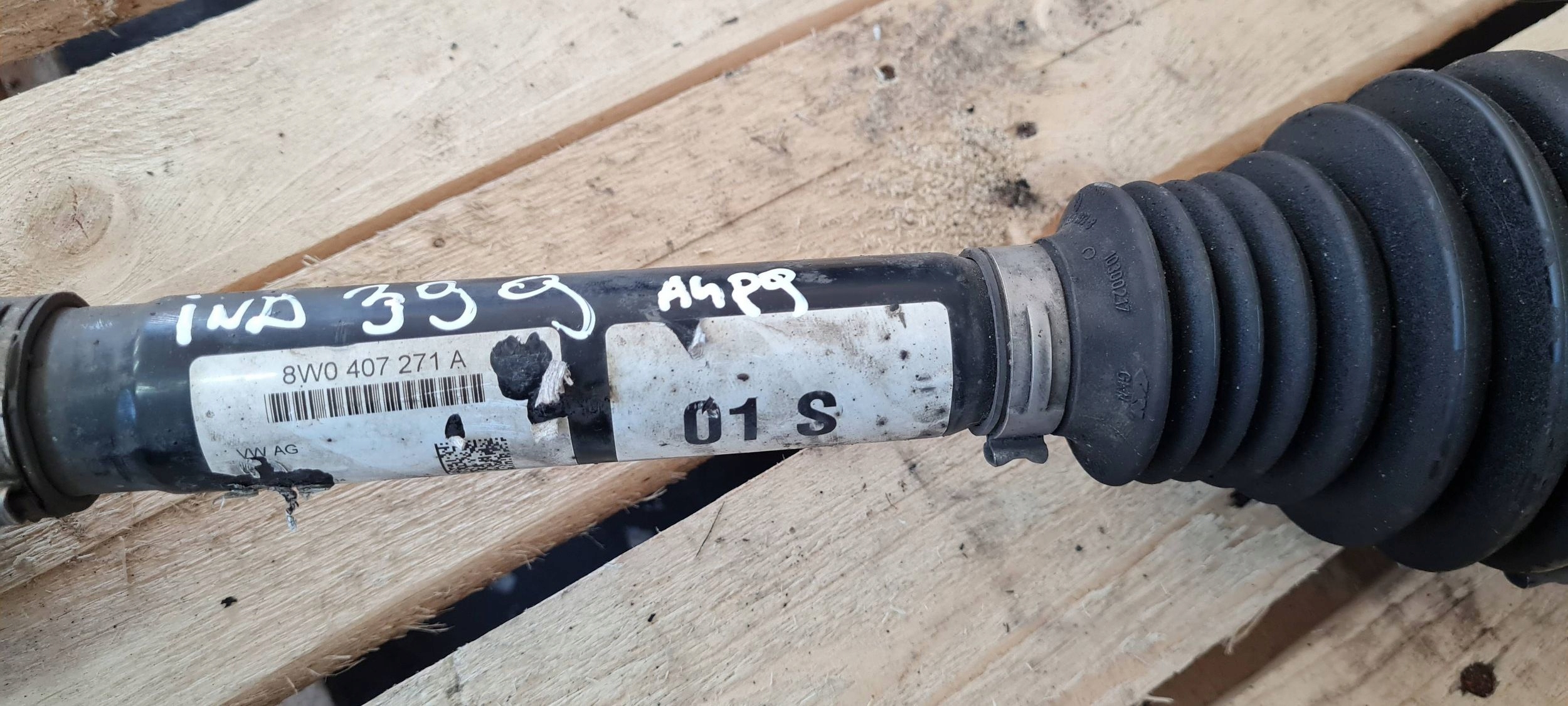 A4 B9 8W semi-axis left right front 2.0 TDI 8W0407271A A5 8W