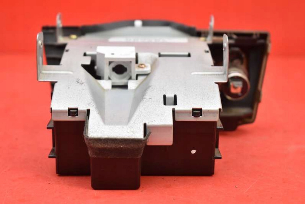 ashtray passenger compartment K66623 2Y000 NISSAN MAXIMA A33 00-05
