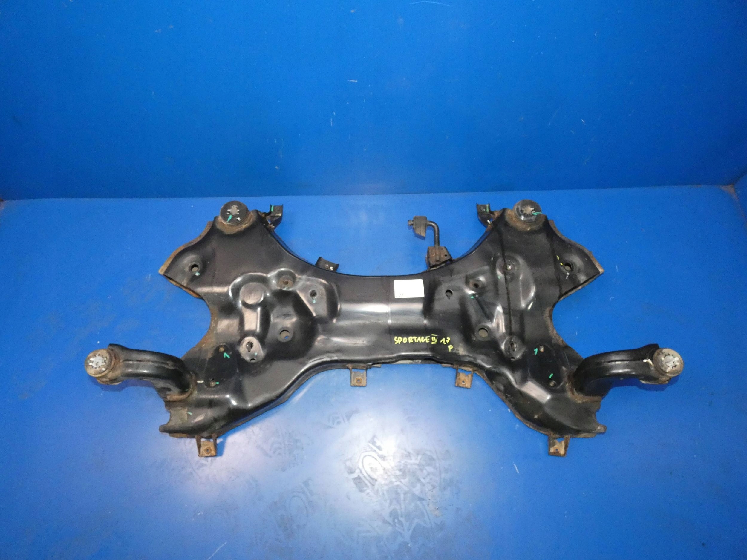KIA SPORTAGE IV axle beam of the engine subframe sider below engine front