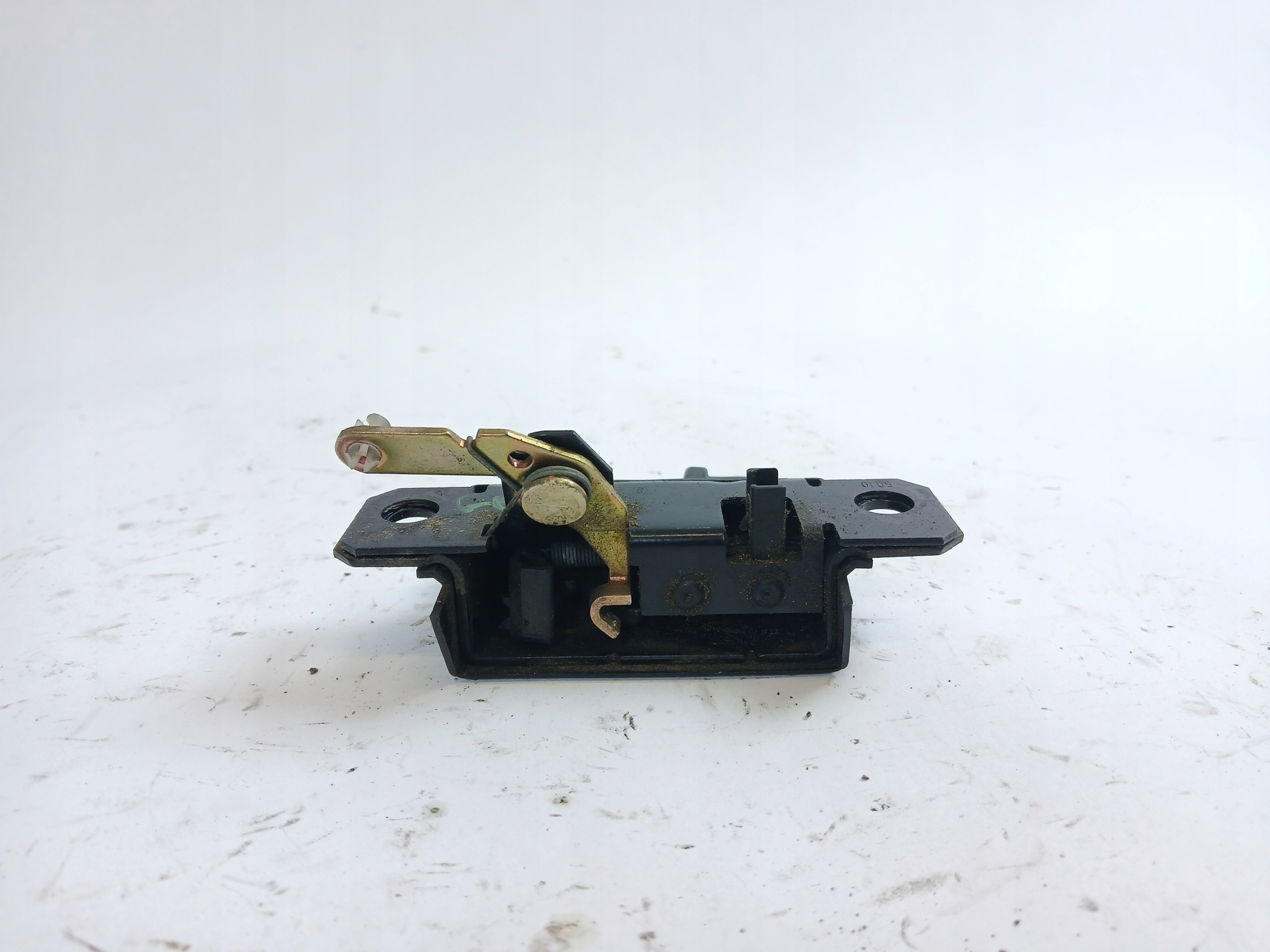 VW BORA and GOLF IV KOMBI lock bonnet boot 1J9827505