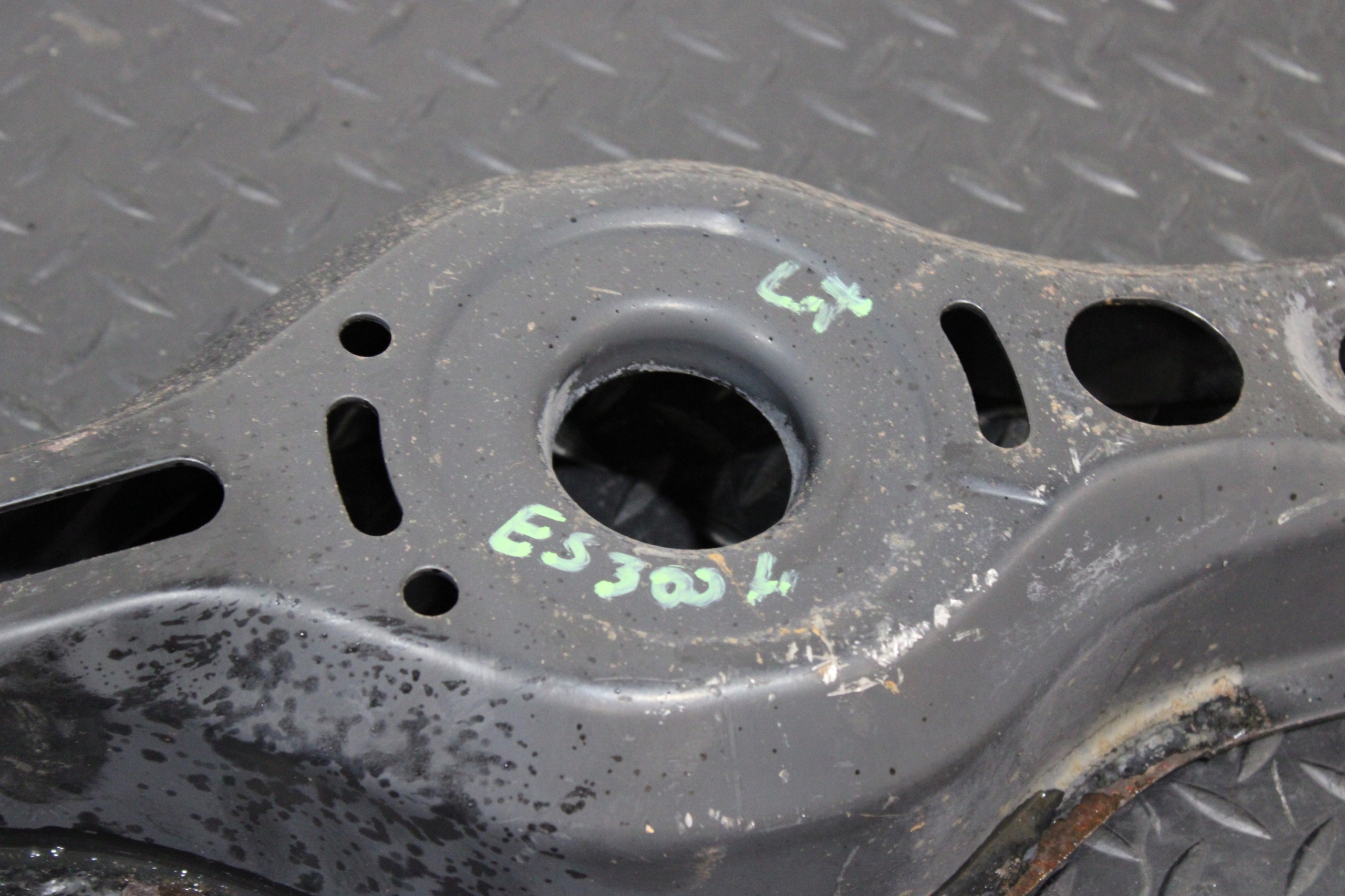 Querlenker links heck LEXUS ES 300H ES300H VII 7