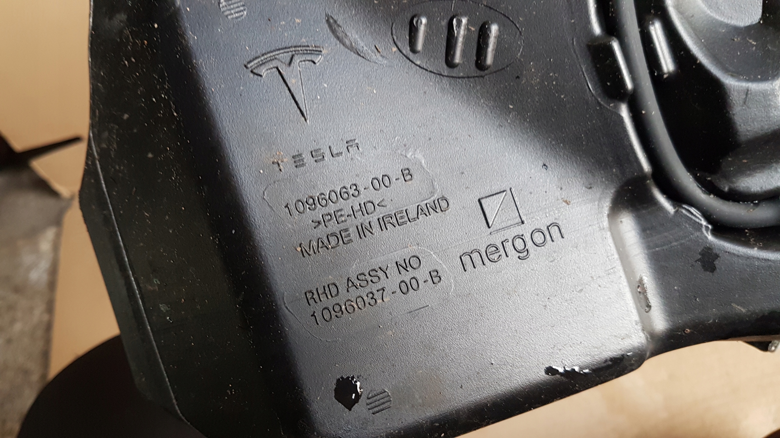 washer fluid tank TESLA 3 1096063-00-B
