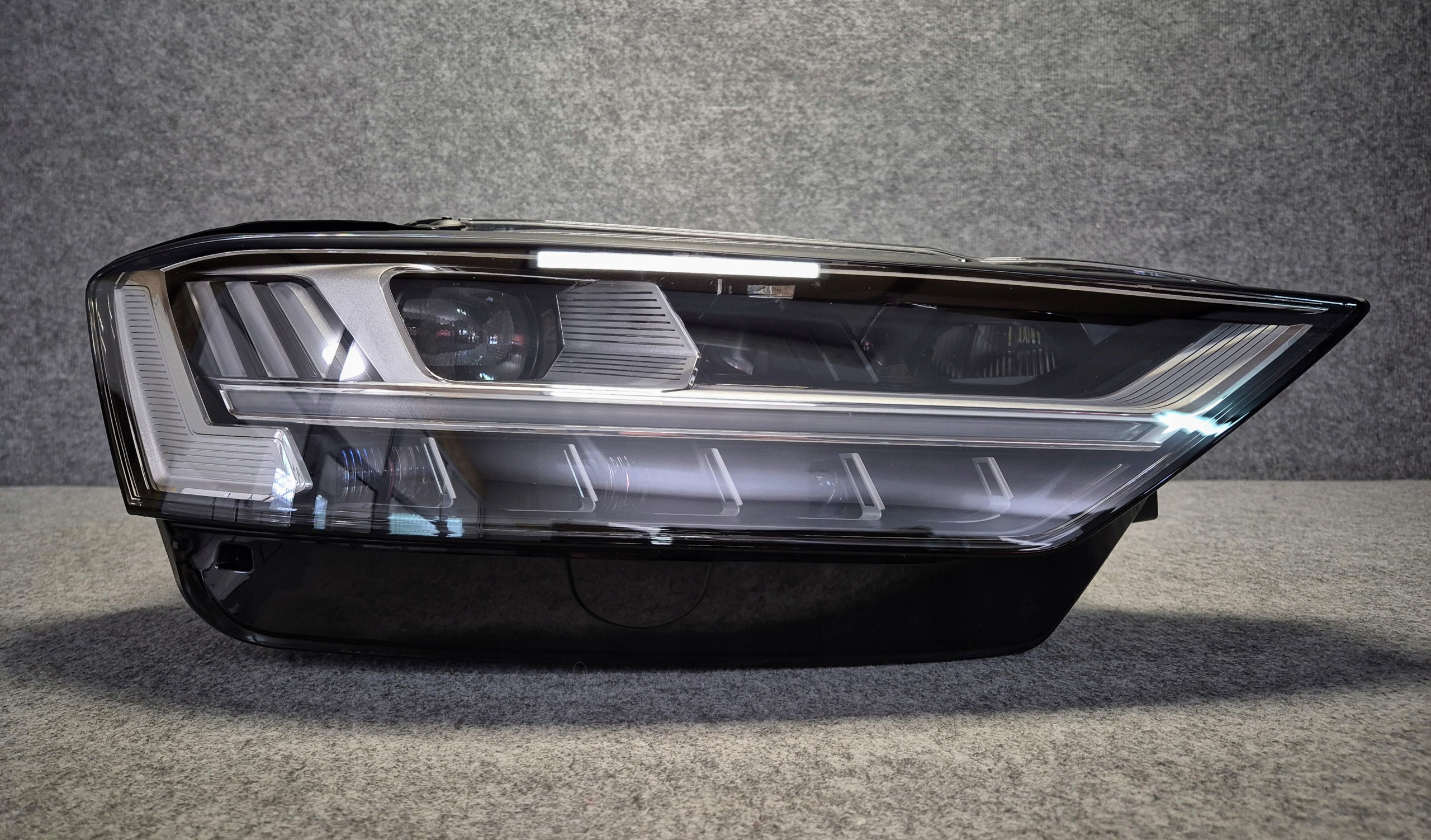 AUDI A8 D5 РЕСТАЙЛІНГ ФАРИ ФАРА ПЕРЕДНЯ ПРАВА ПОВНИЙ КОМПЛЕКТ LED OEn0941036