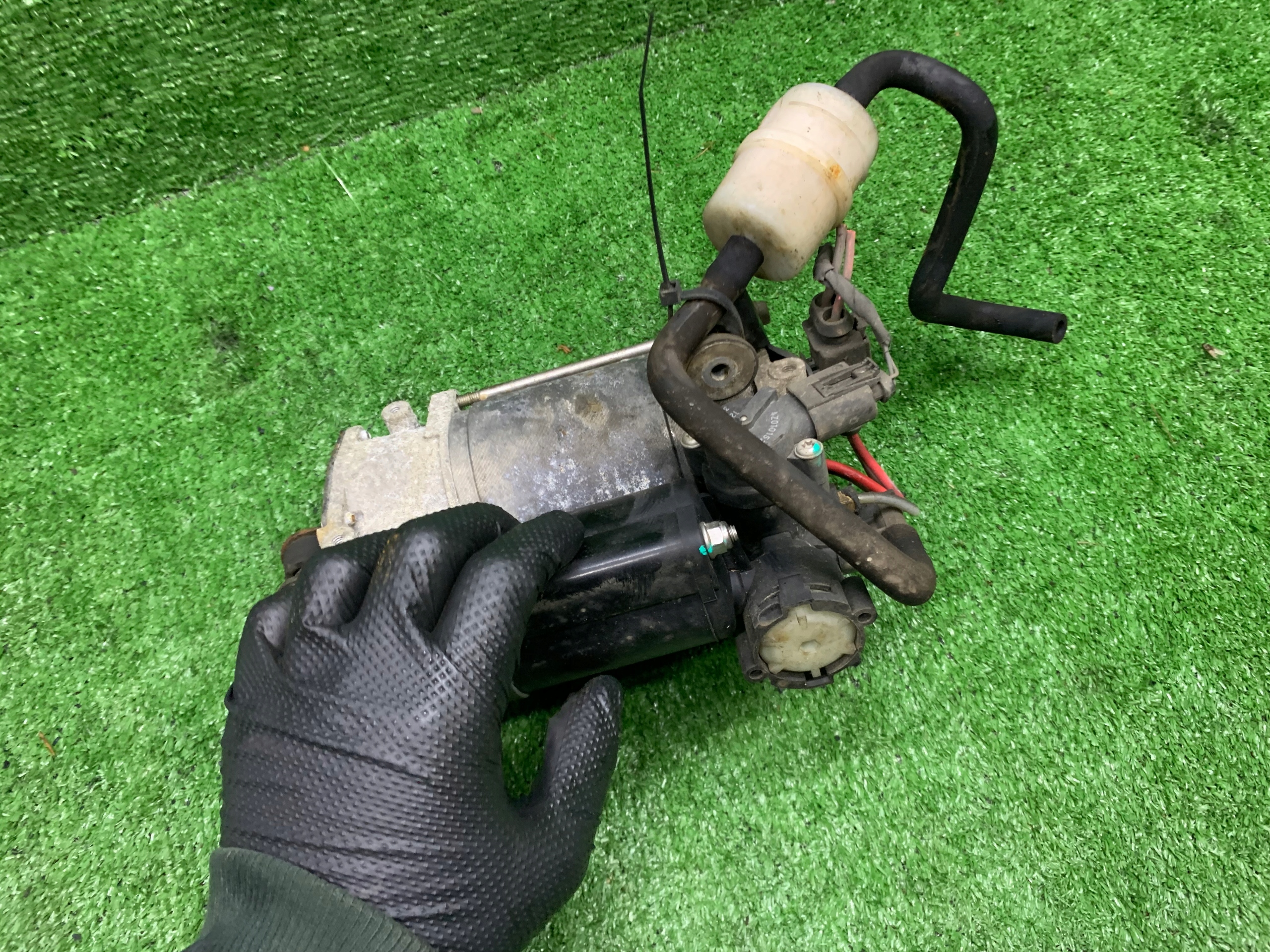 MERCEDES W211 pump compressor; springing AIRMATIC