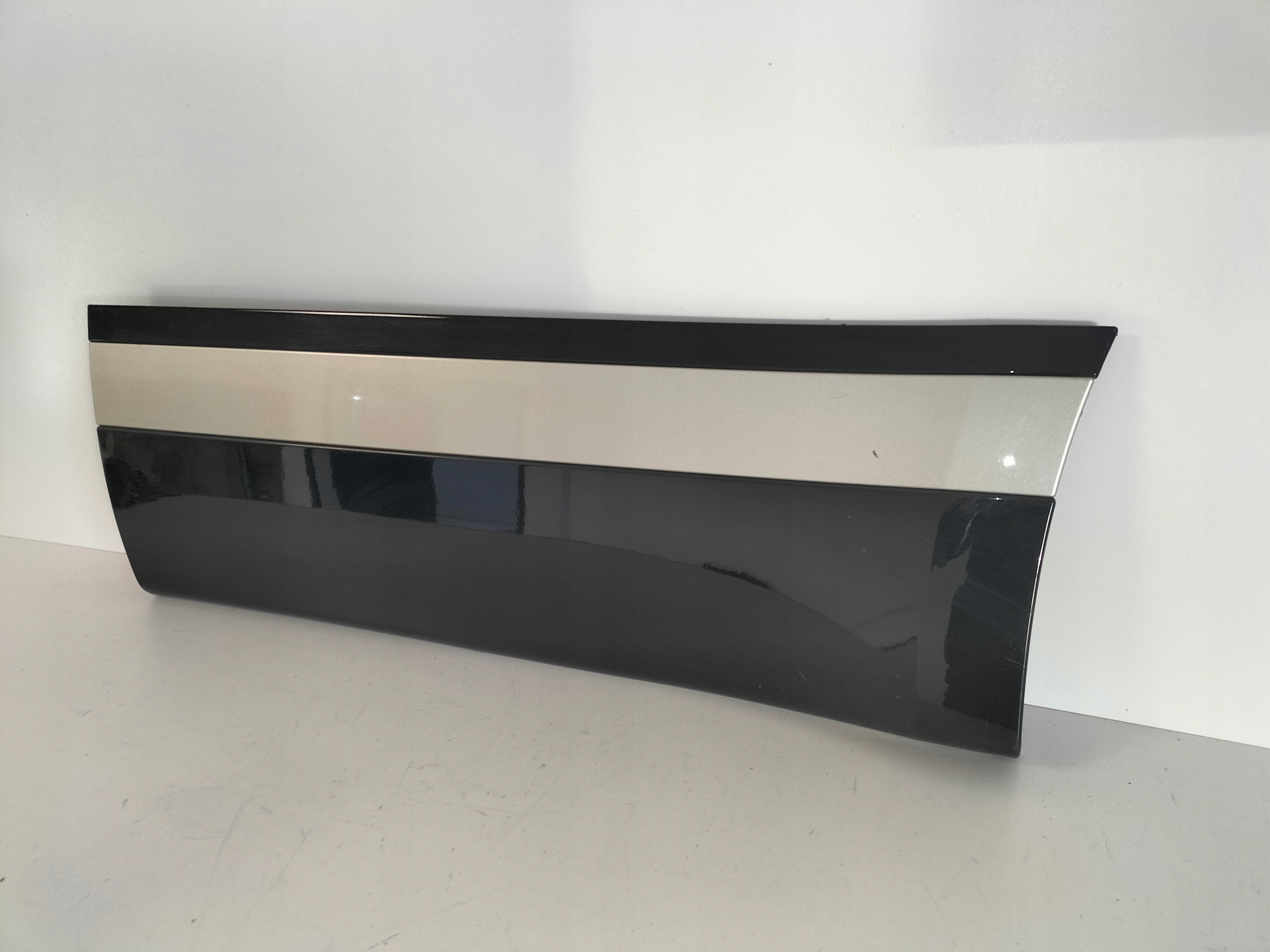 moulding cap door tylnych rear part left RANGE ROVER VELAR L560 17