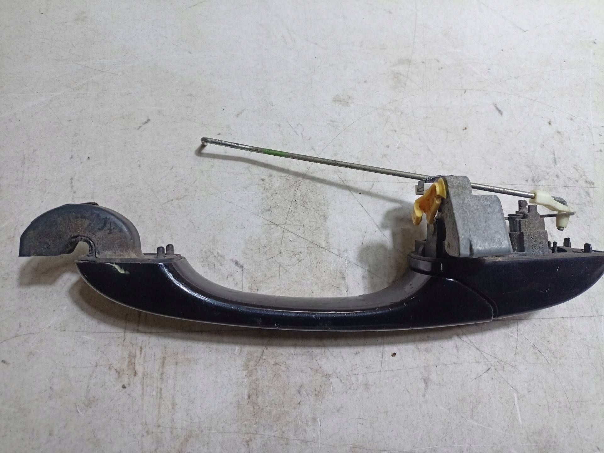 handle exterior door front left side Chrysler Town and Country