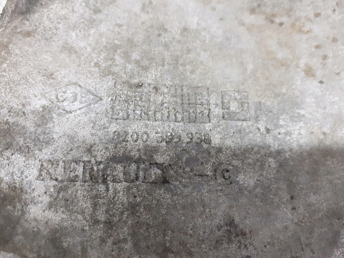 ŁAPA SILNIKA RENAULT LAGUNA III 2.0 DCI 8200399938 Typ samochodu Samochody osobowe