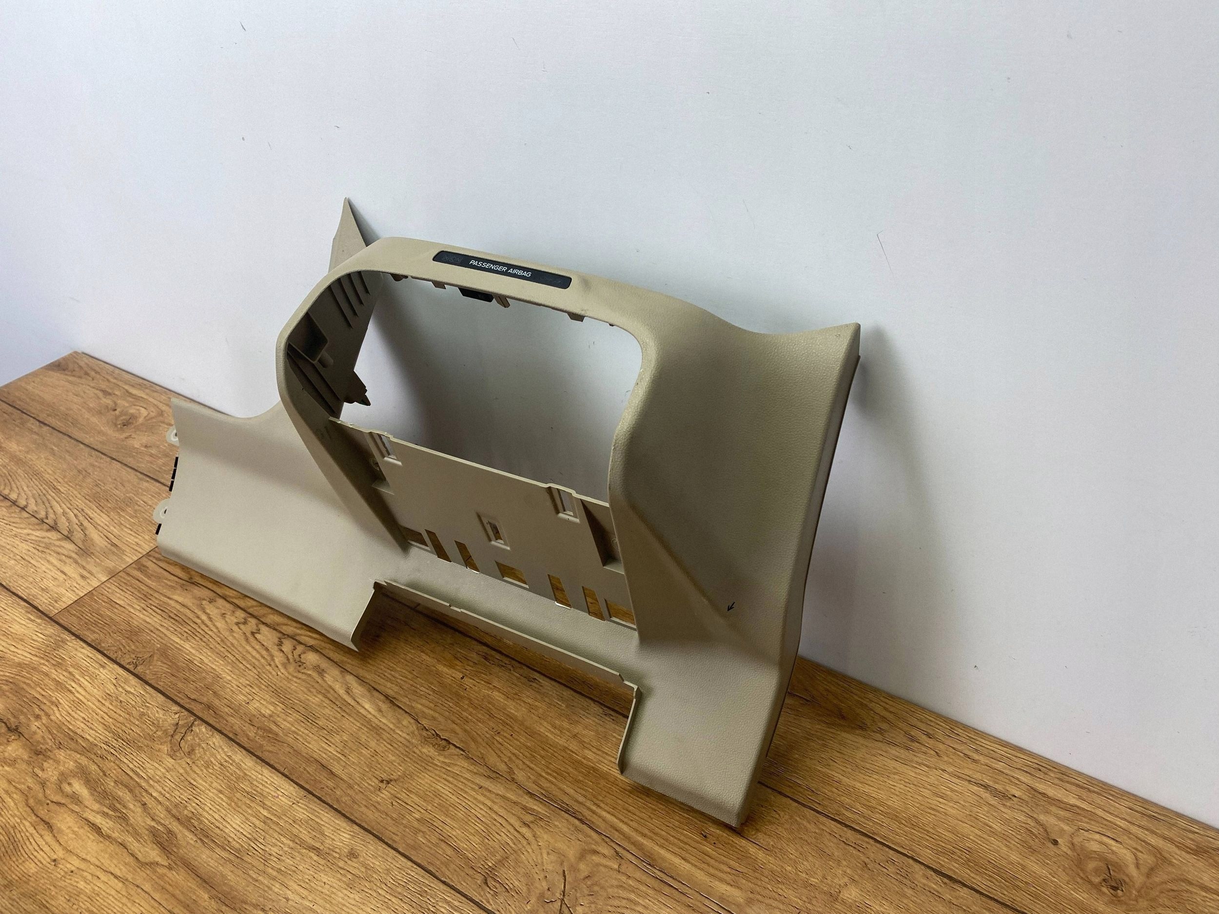 Boîte Châssis Console du tableau de bord Ford Escape IV Kuga MK3 2020+