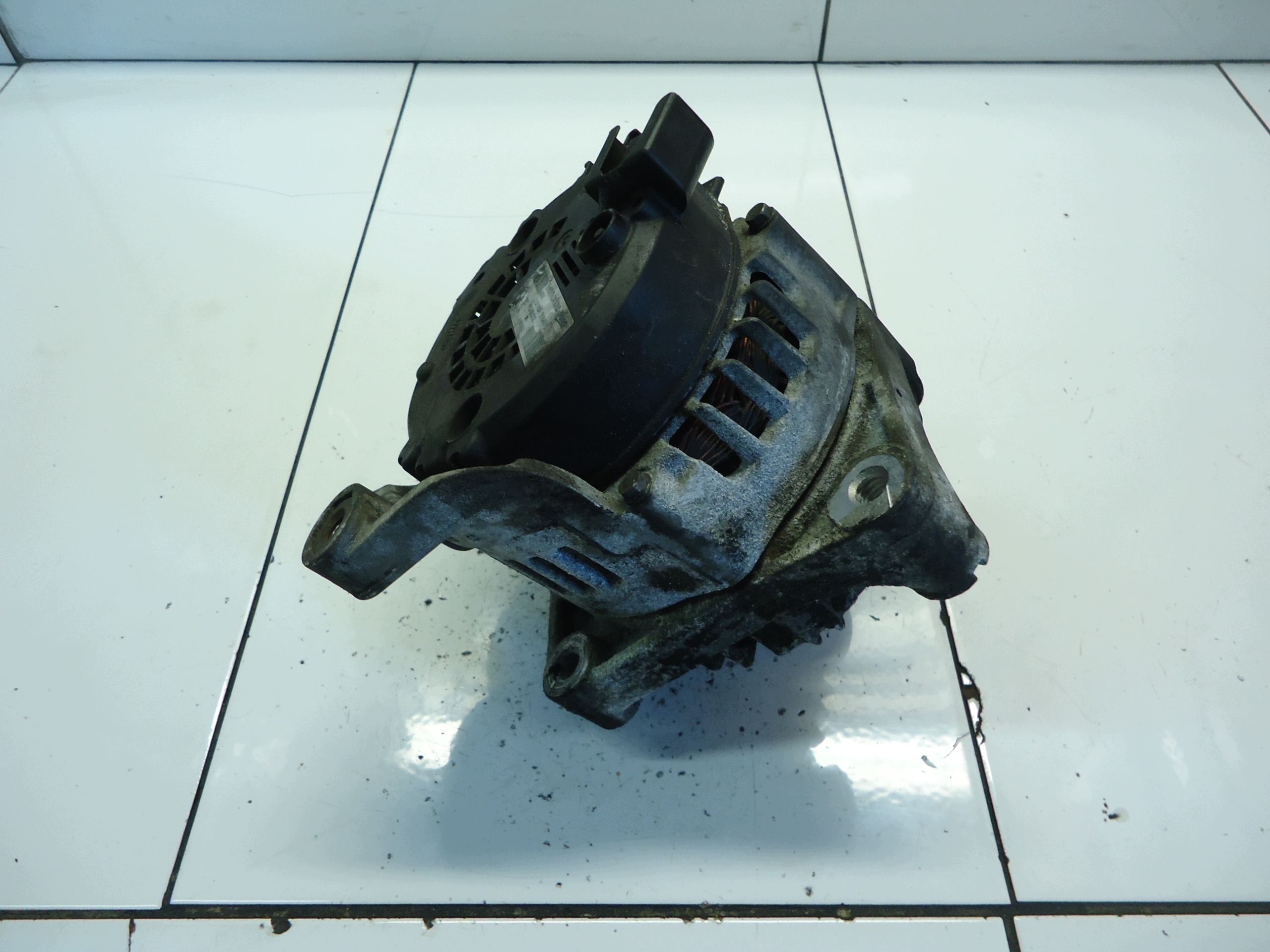 BMW 1 E87 2.0D 177KM 2008 N47D20C alternator 8507624