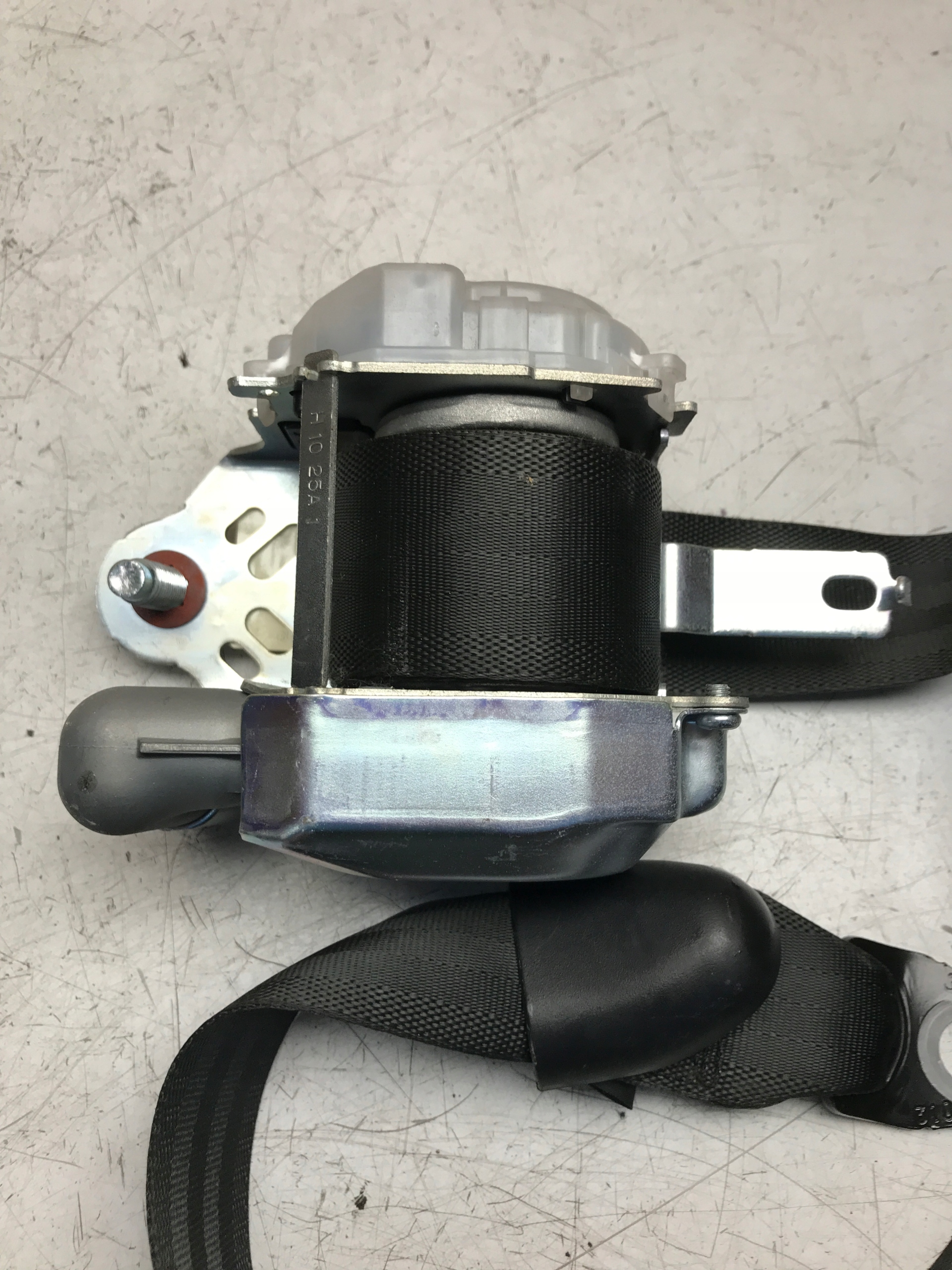 tension belt adjuster left front HYUNDAI I40 88810-3Z000RY