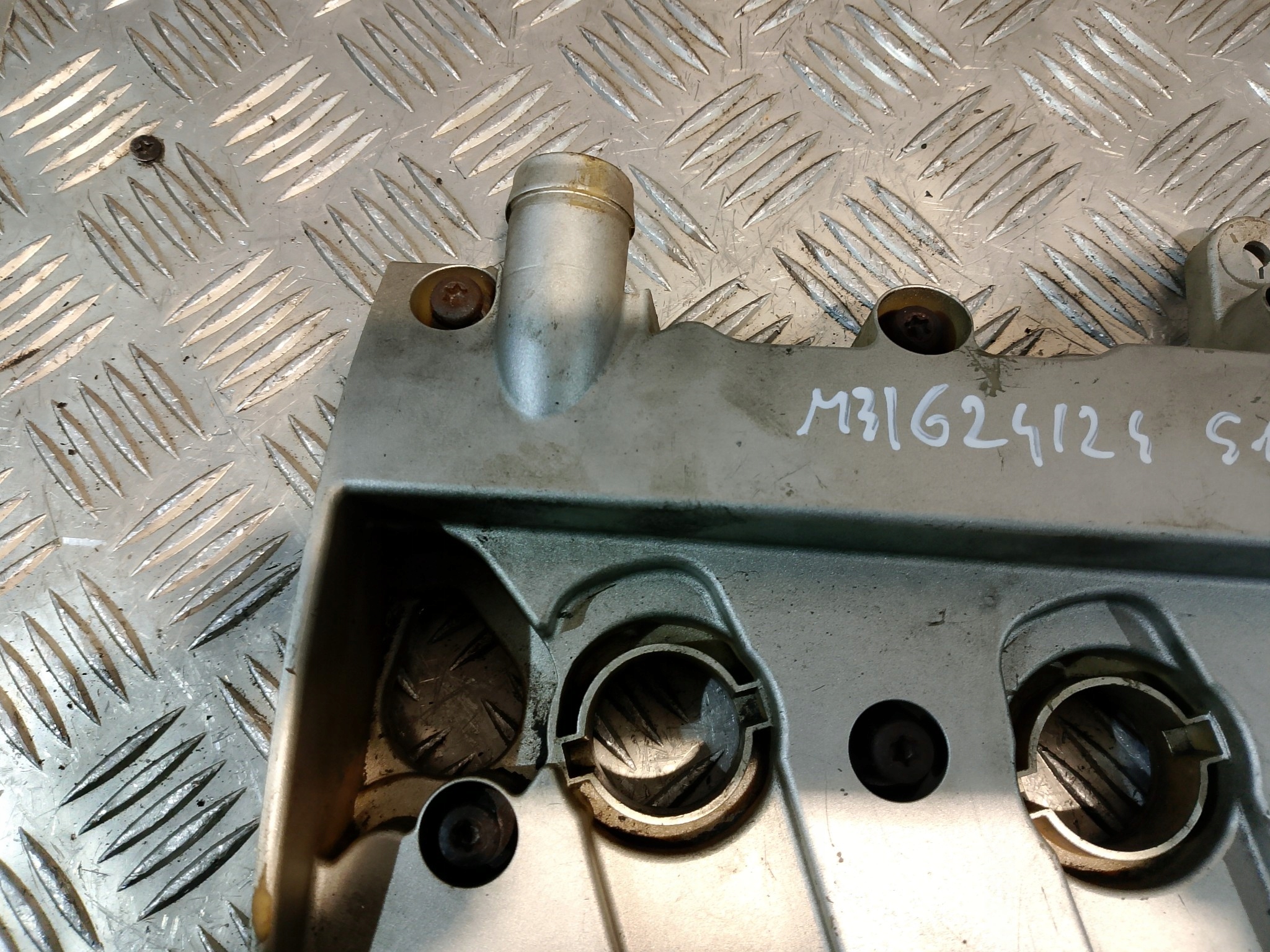 Abdeckung der Ventile AUDI A6 C6 3.2 V6 06E103472L