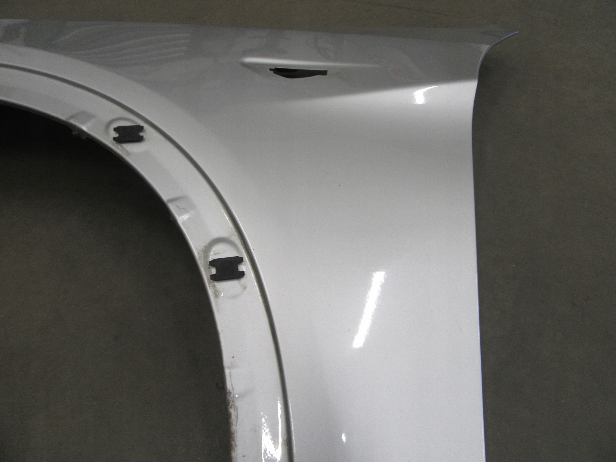 fender left front BMW F25 X3 Titansilber 354