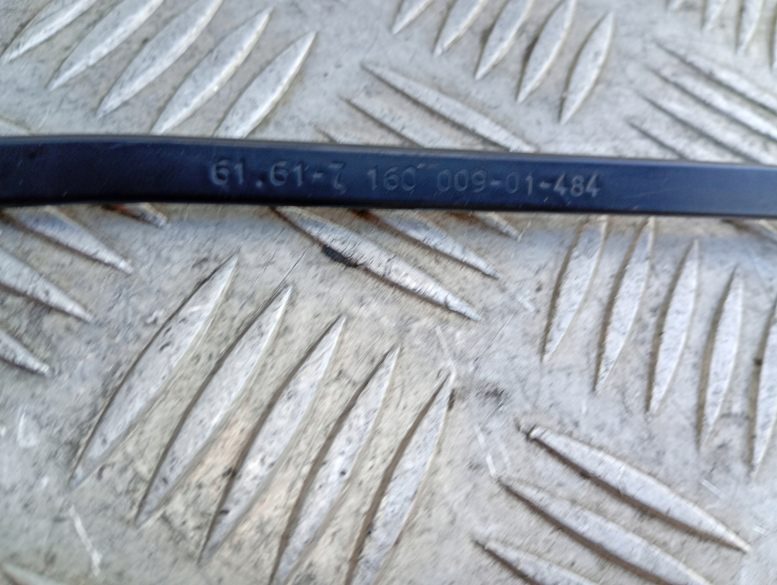 wischerarm links oder rechts BMW E87 E81 7160009