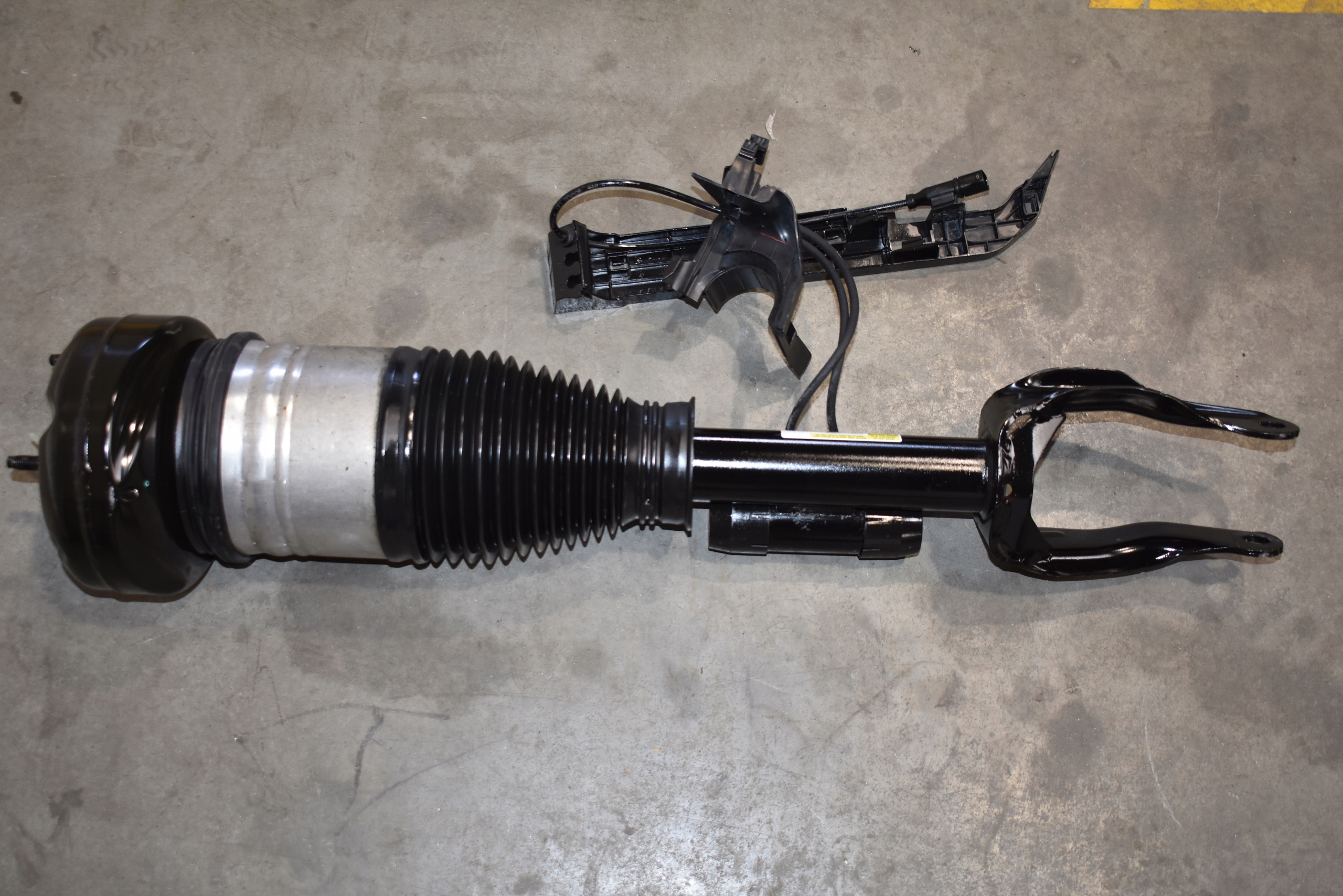 IDEALNY shock absorber front front right MERCEDES GLE W167 1