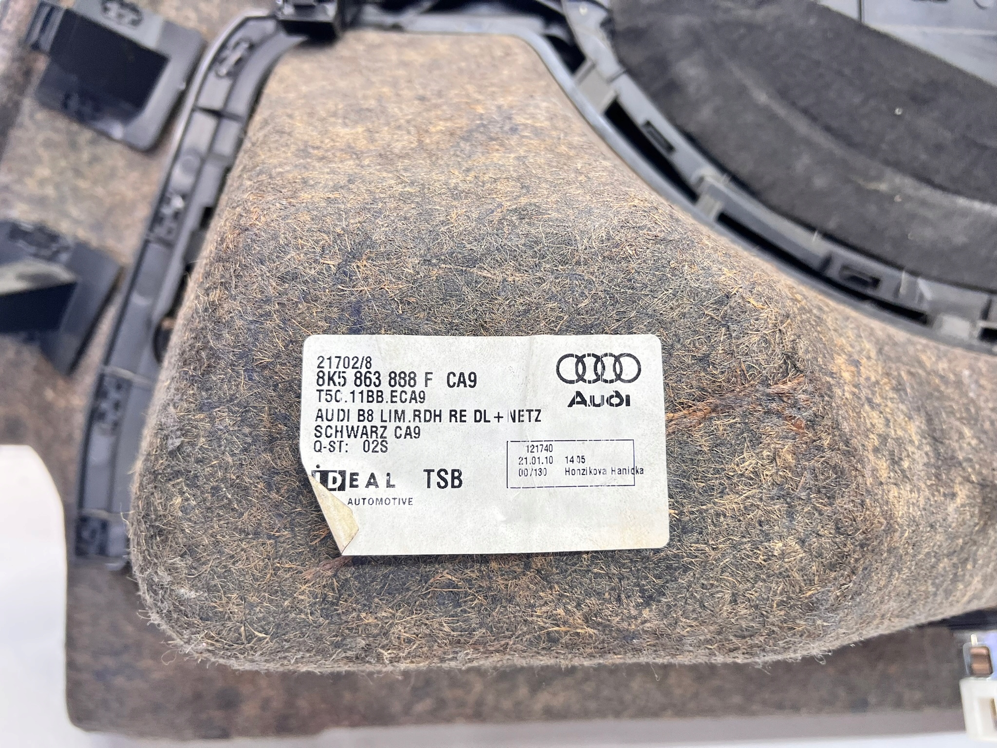 boot upholstery right rear part AUDI A4 B8 8K5863888F CA9
