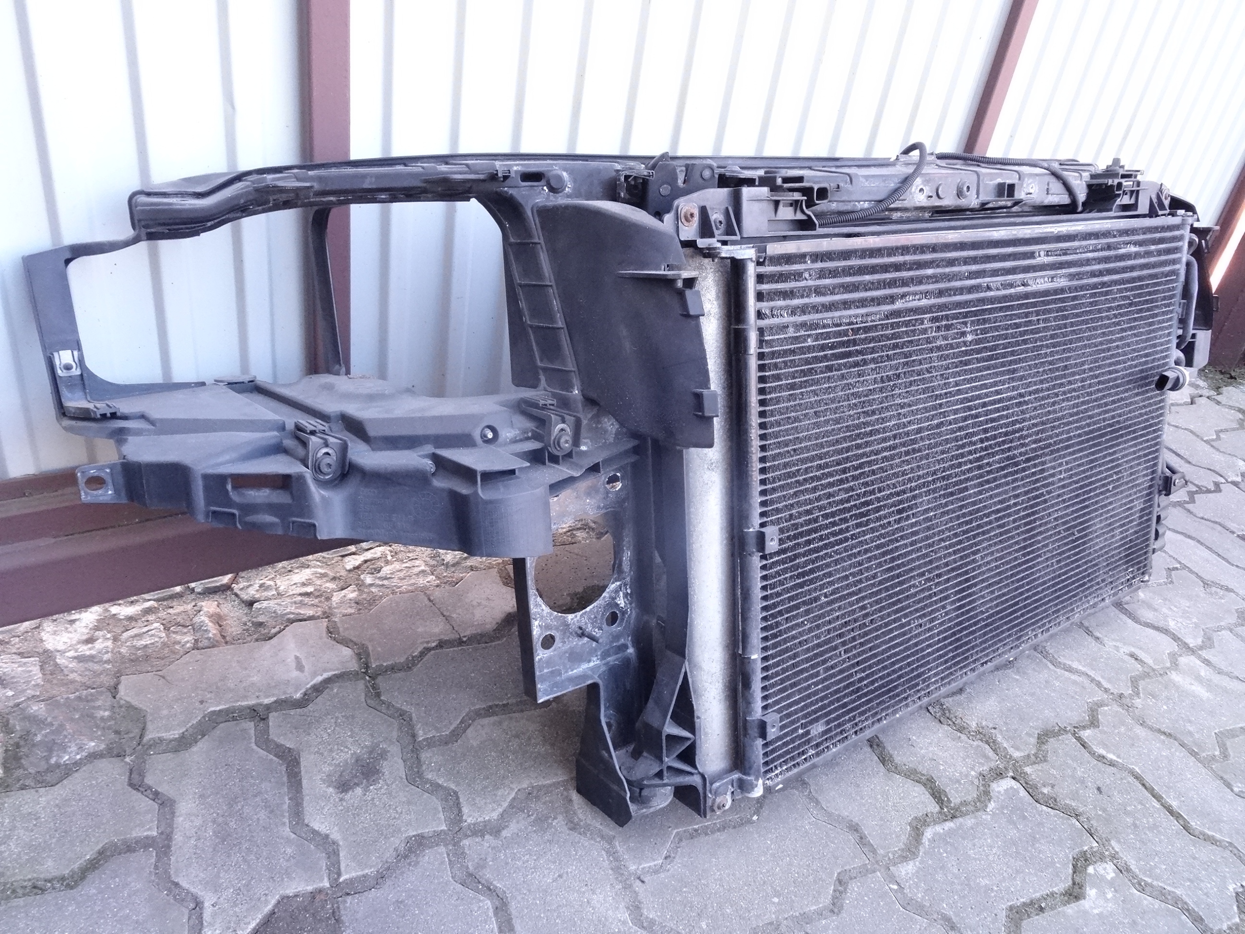 4E0121205F AUDI A8 D3 3.7 4.2 PAS PRZEDNI CHLODNIC Typ samochodu Samochody osobowe