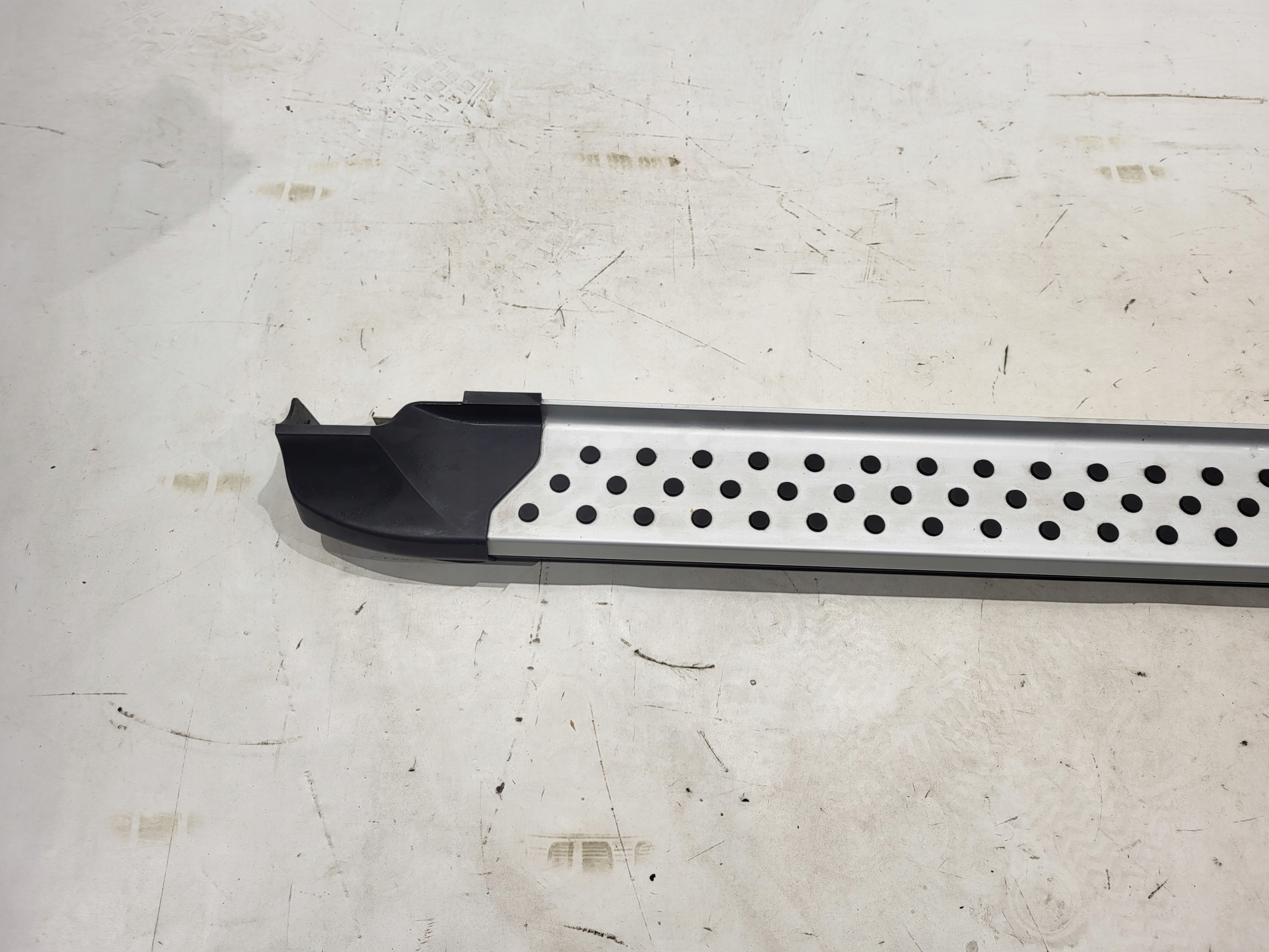 LISTWA PROGOWA PRAWA DACIA DUSTER II 8201700147 Numer katalogowy części 8201700147