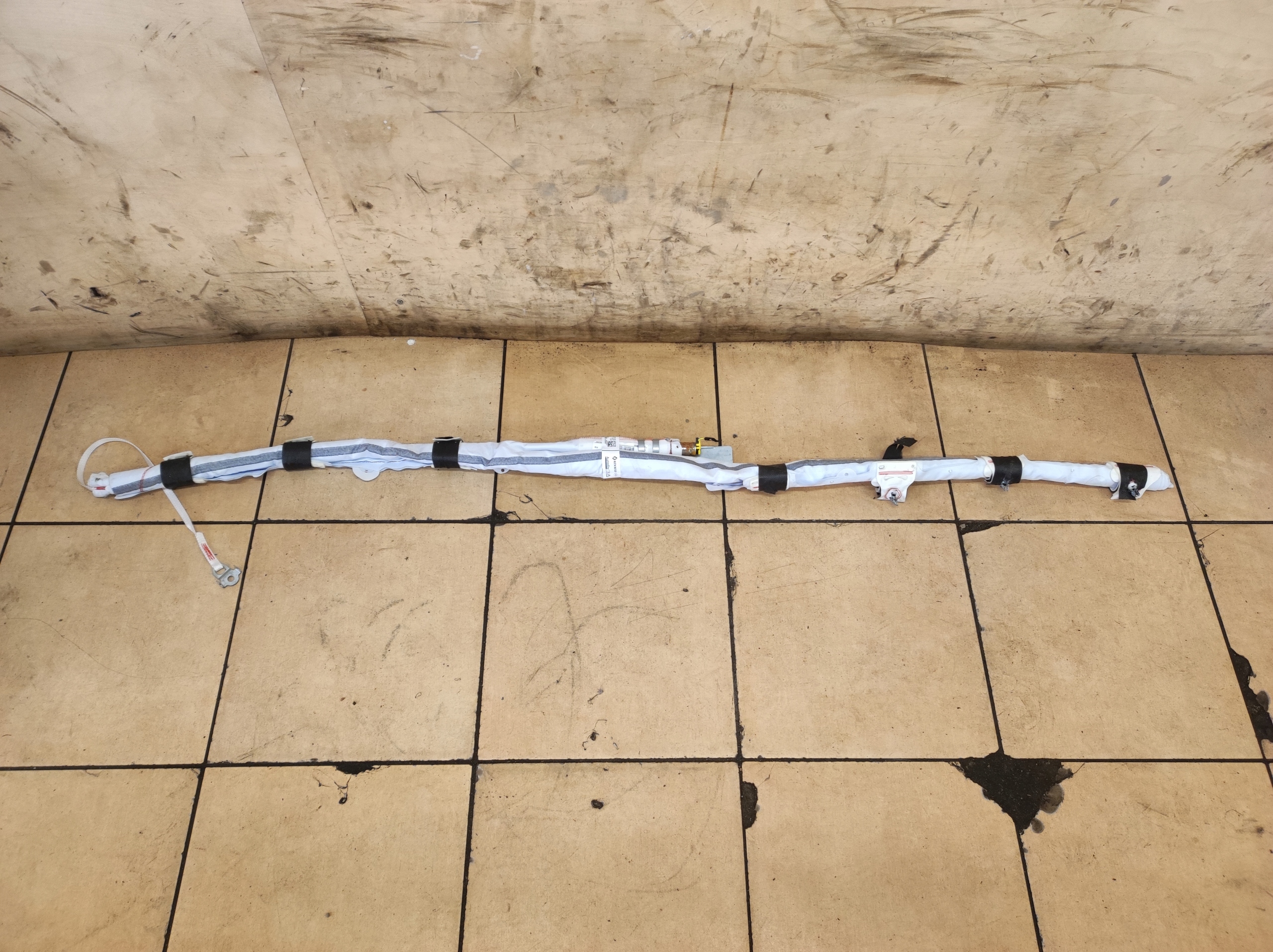 пиропатрон правая Dacia JOGGER 985L09860R