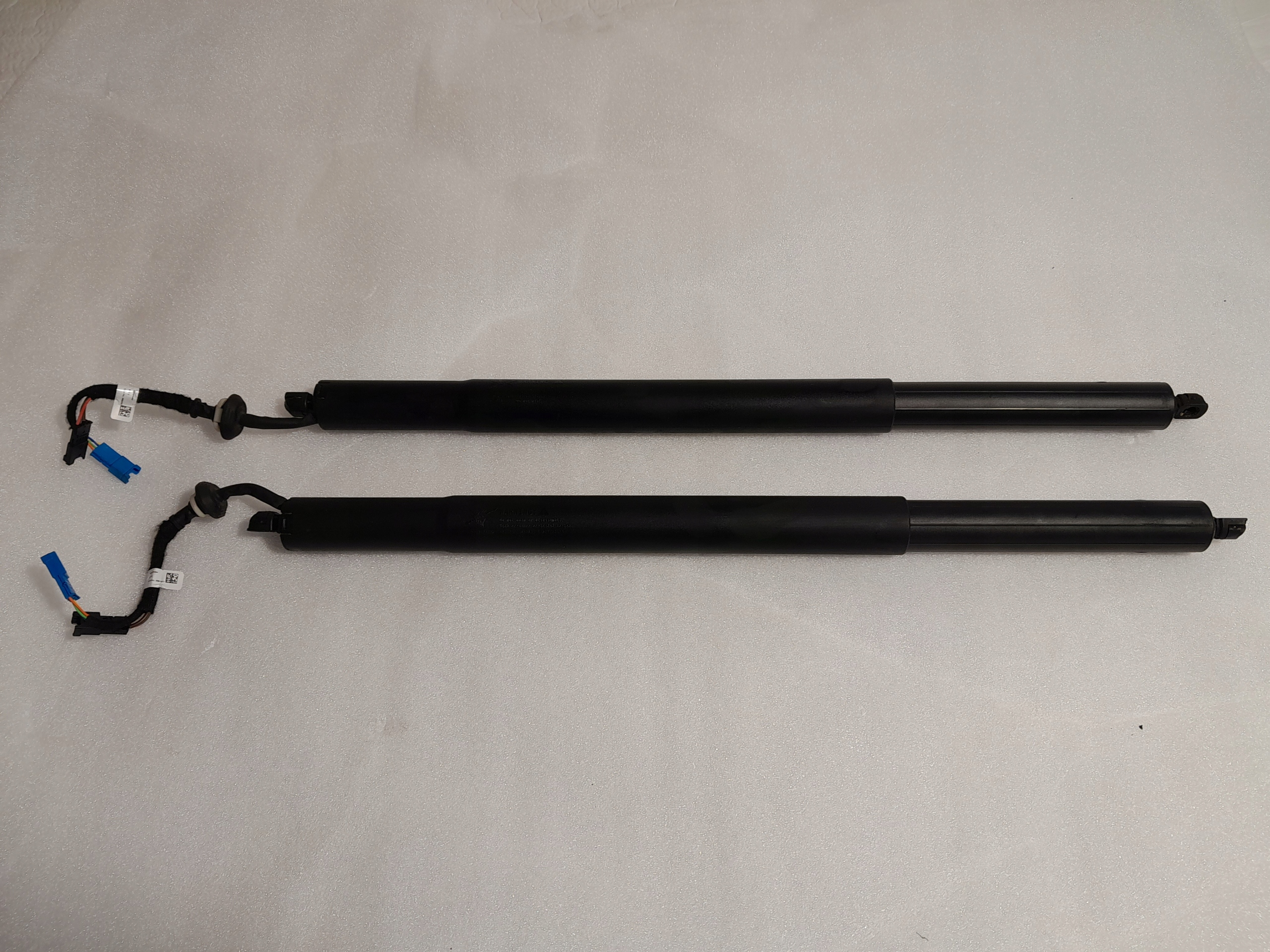 BMW X7 G07 40i shock absorber damper bonnet boot right left 7441811