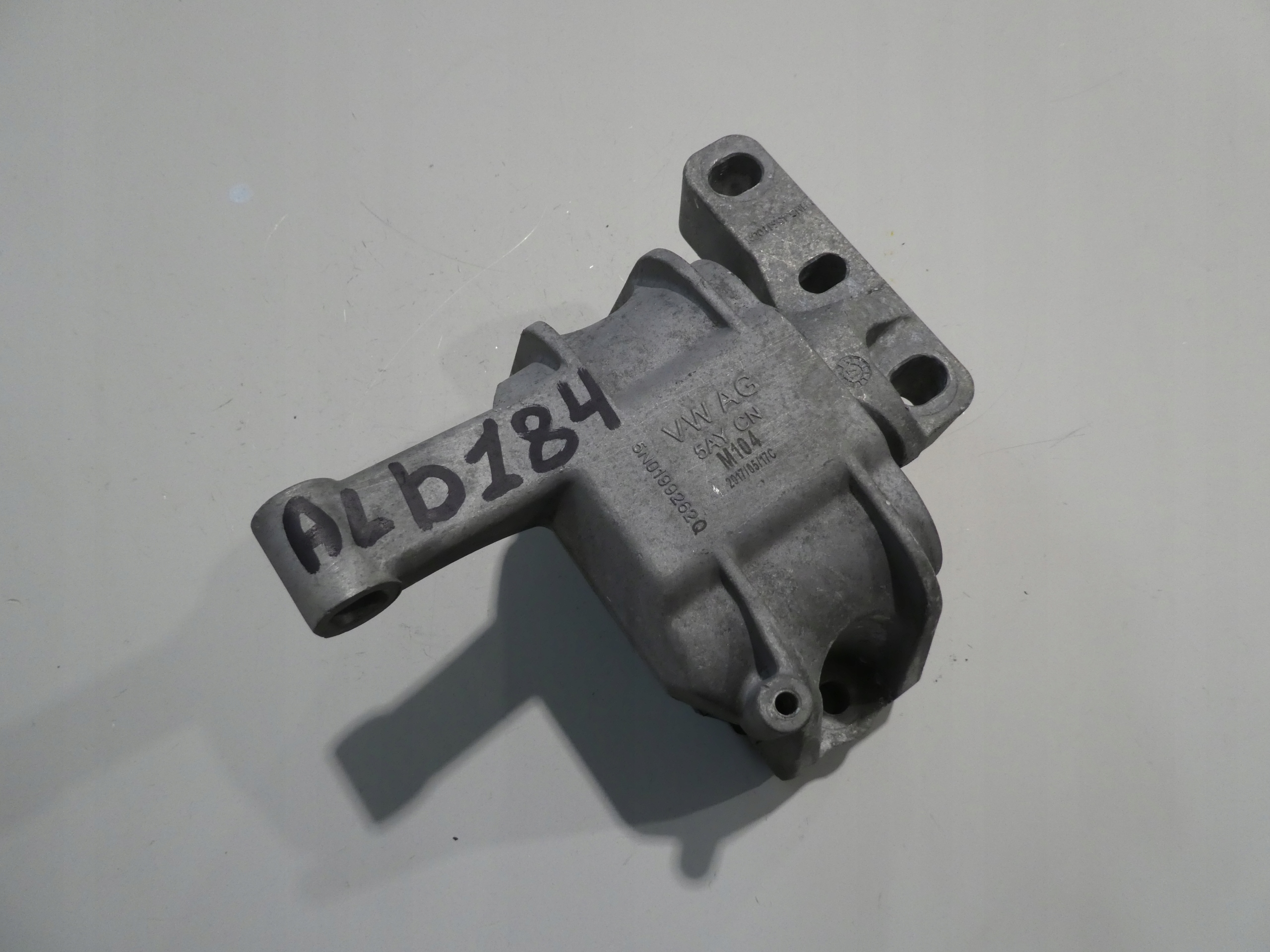 engine mount VW TIGUAN 5N0199262Q