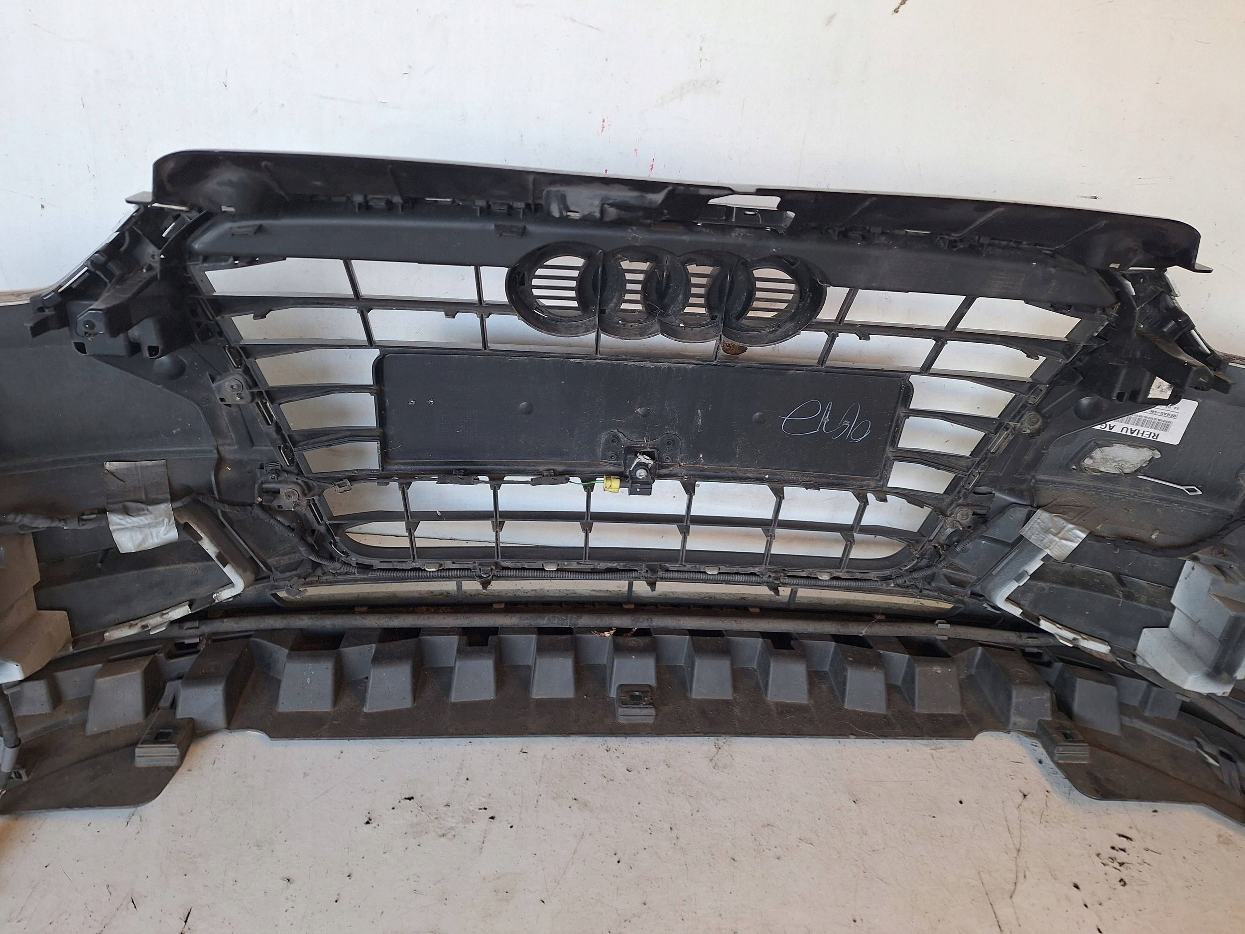 AUDI A3 8V 12-16 bumper S-LINE + XENON 8V3853651