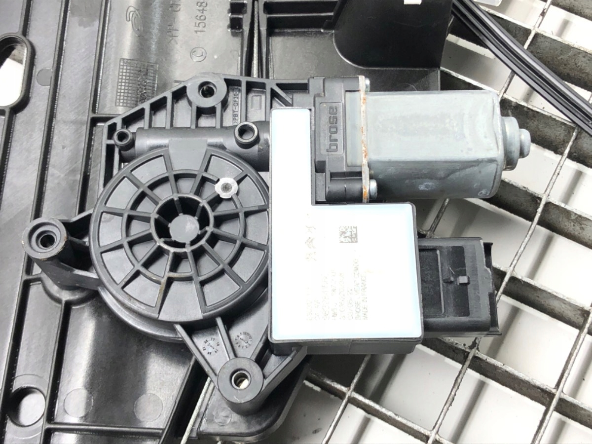 PODNOŚNIK SZYBY PRAWY PRZÓD CITROEN C4 III 9832821580 Hatchback Producent części OEM