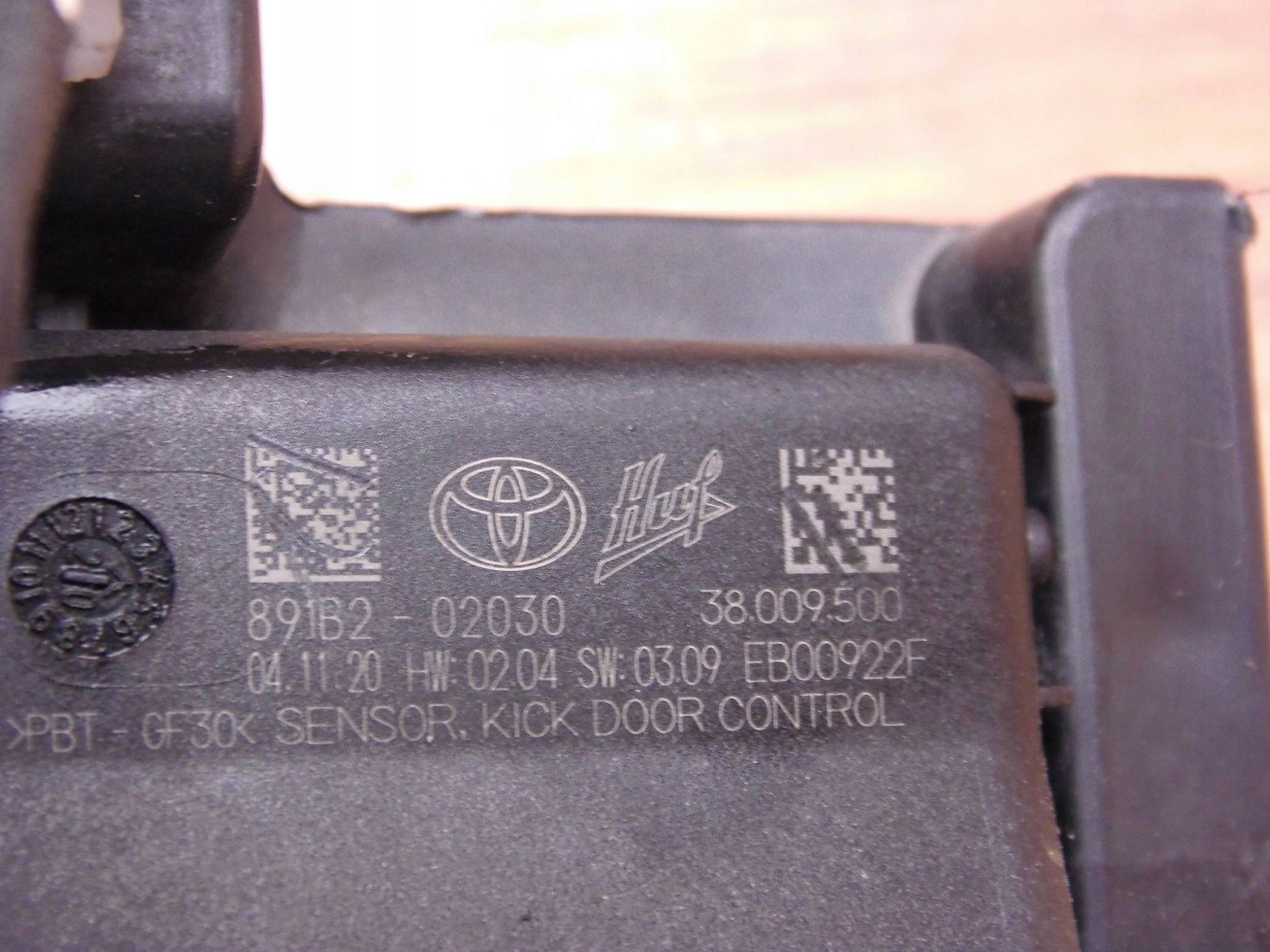 Toyota Corolla E21 module control unit sensor of the opening bonnet boot support