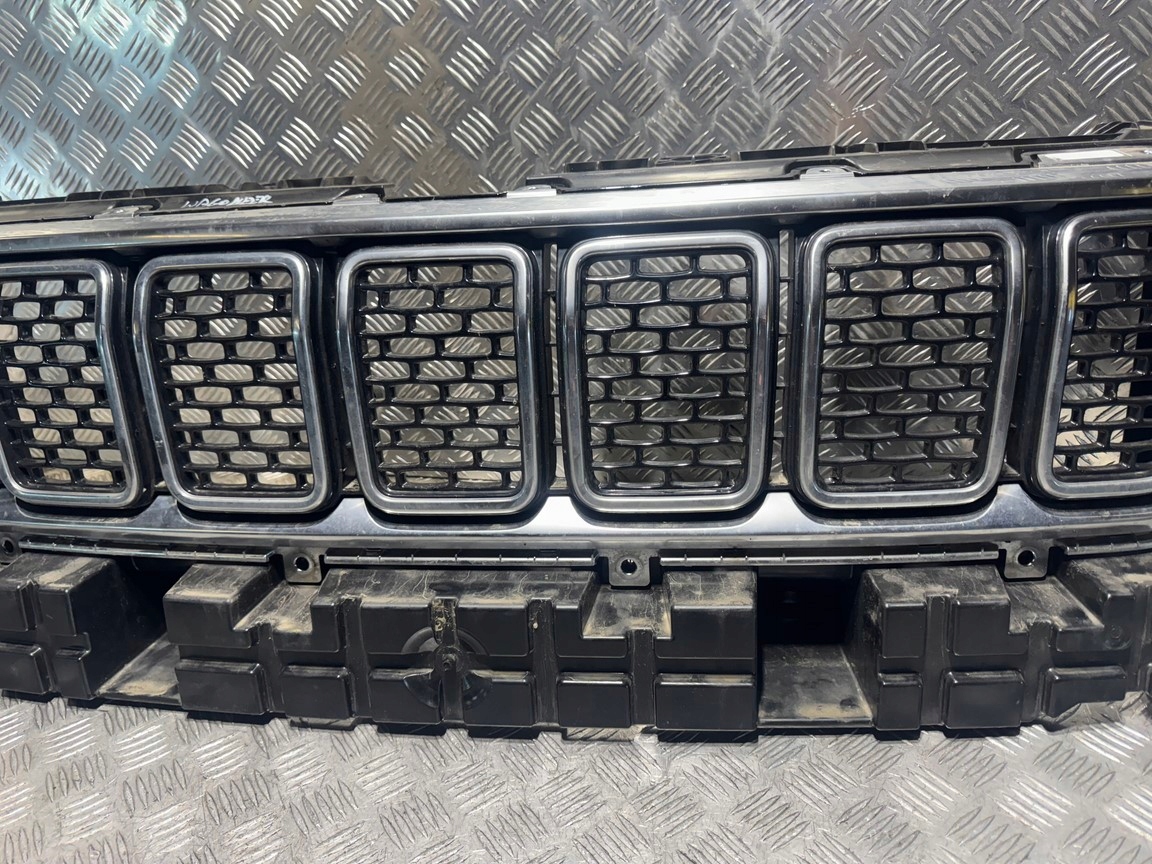 решетка радиатора передняя WAGONEER 22-24r