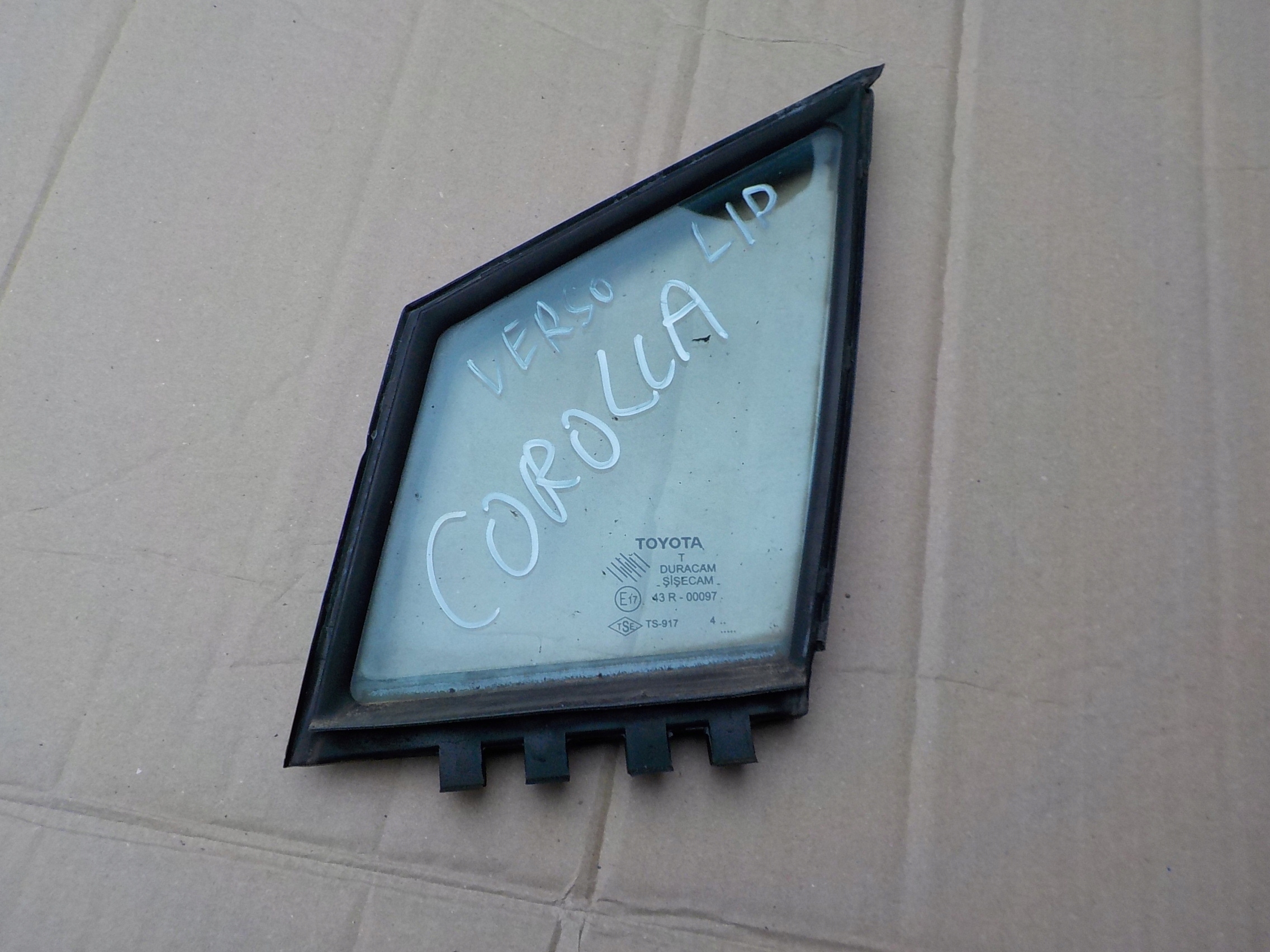 window left front toyota corolla verso II 04r