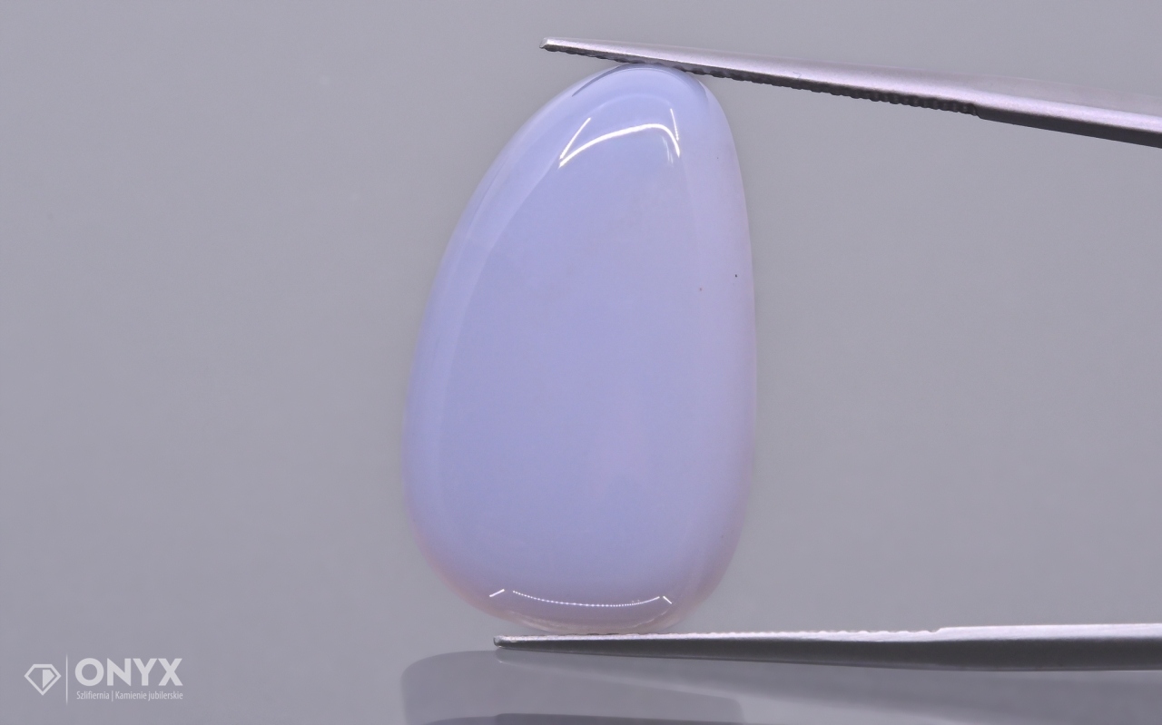 Chalcedon modrá konvexní nepravidelná destička 25x15,5 mm