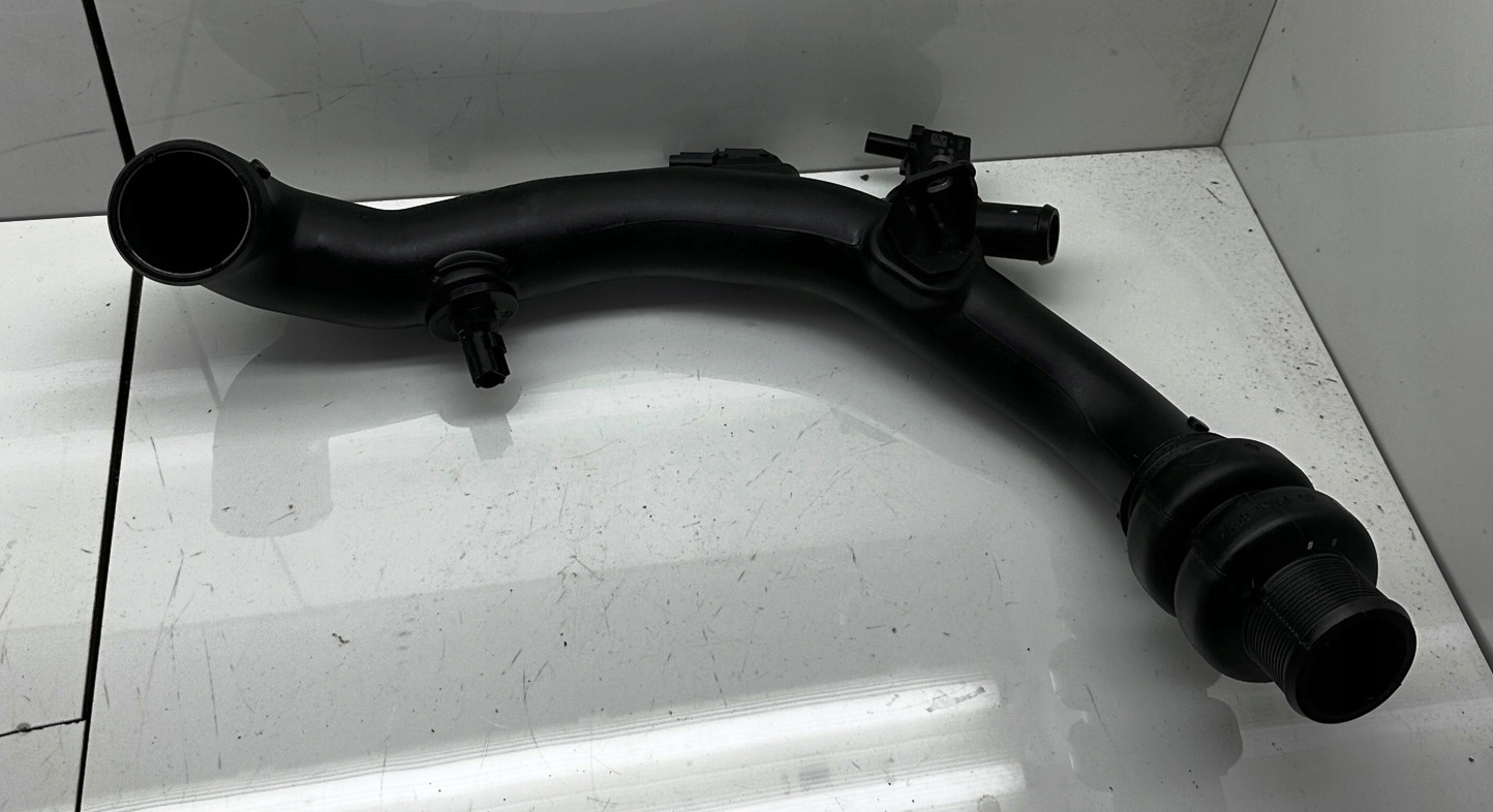 CJ5G-9U465-BA DS7A9F479CB - Шланг впускной трубы Ford Kuga 1.5 EcoBoost A2c14177500