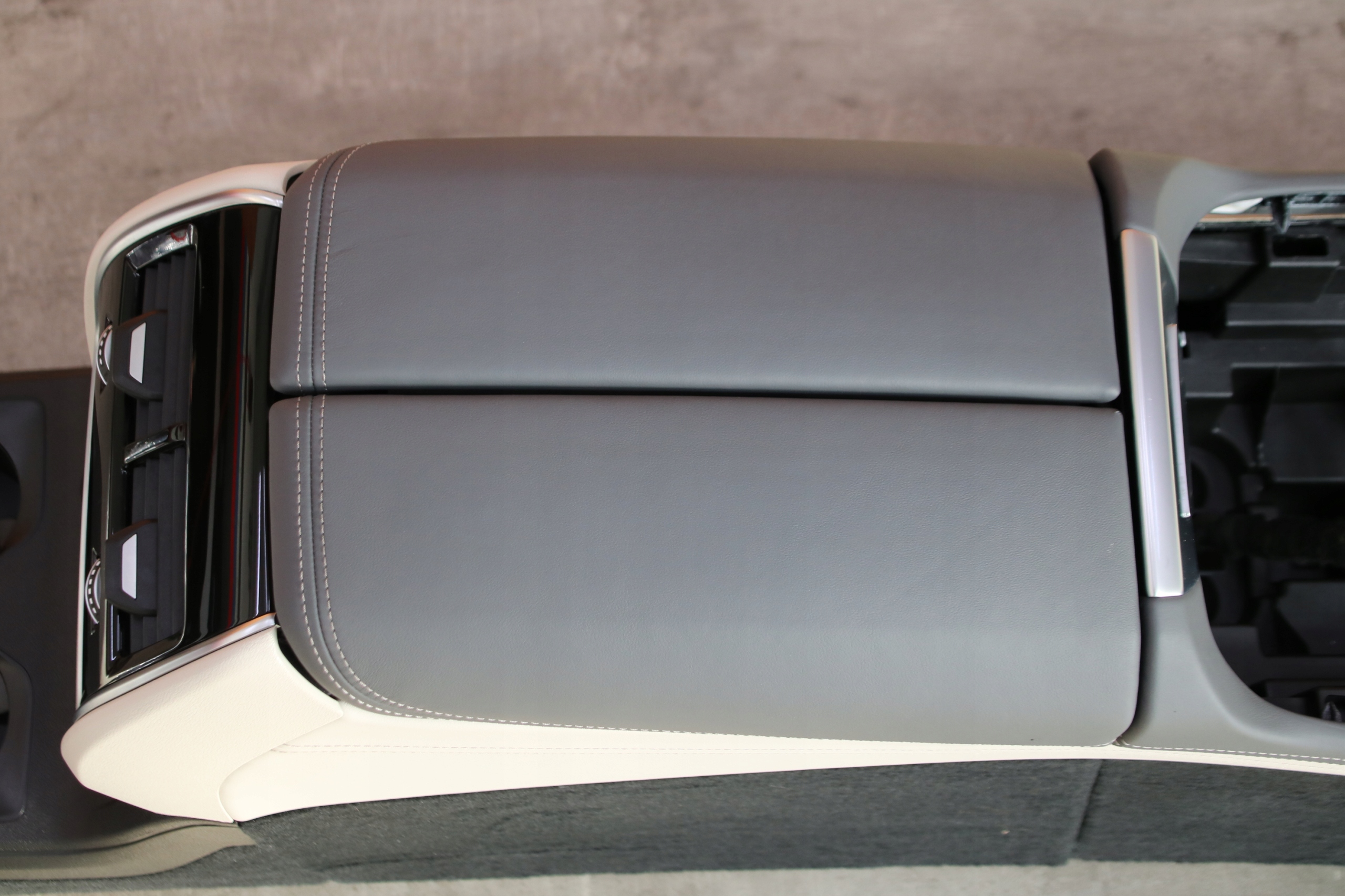 BMW X7 G07 TUNEL central console armrest ELFENBEINWEISS ATLAS GREY