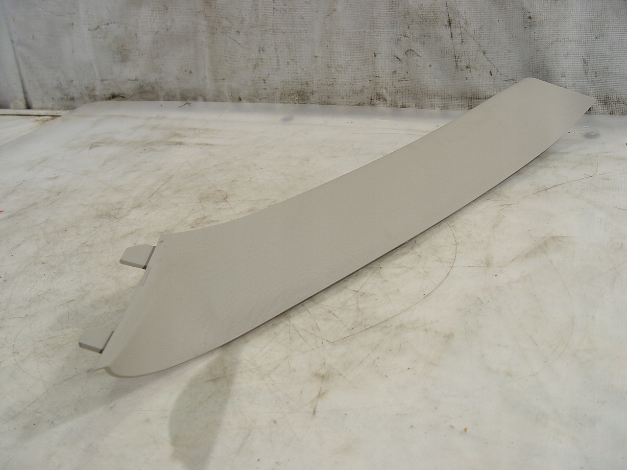 CHRYSLER PACIFICA 17- OSŁONA SŁUPKA LEWA PRZÓD Jakość części (zgodnie z GVO) O - oryginał z logo producenta pojazdu (OE)