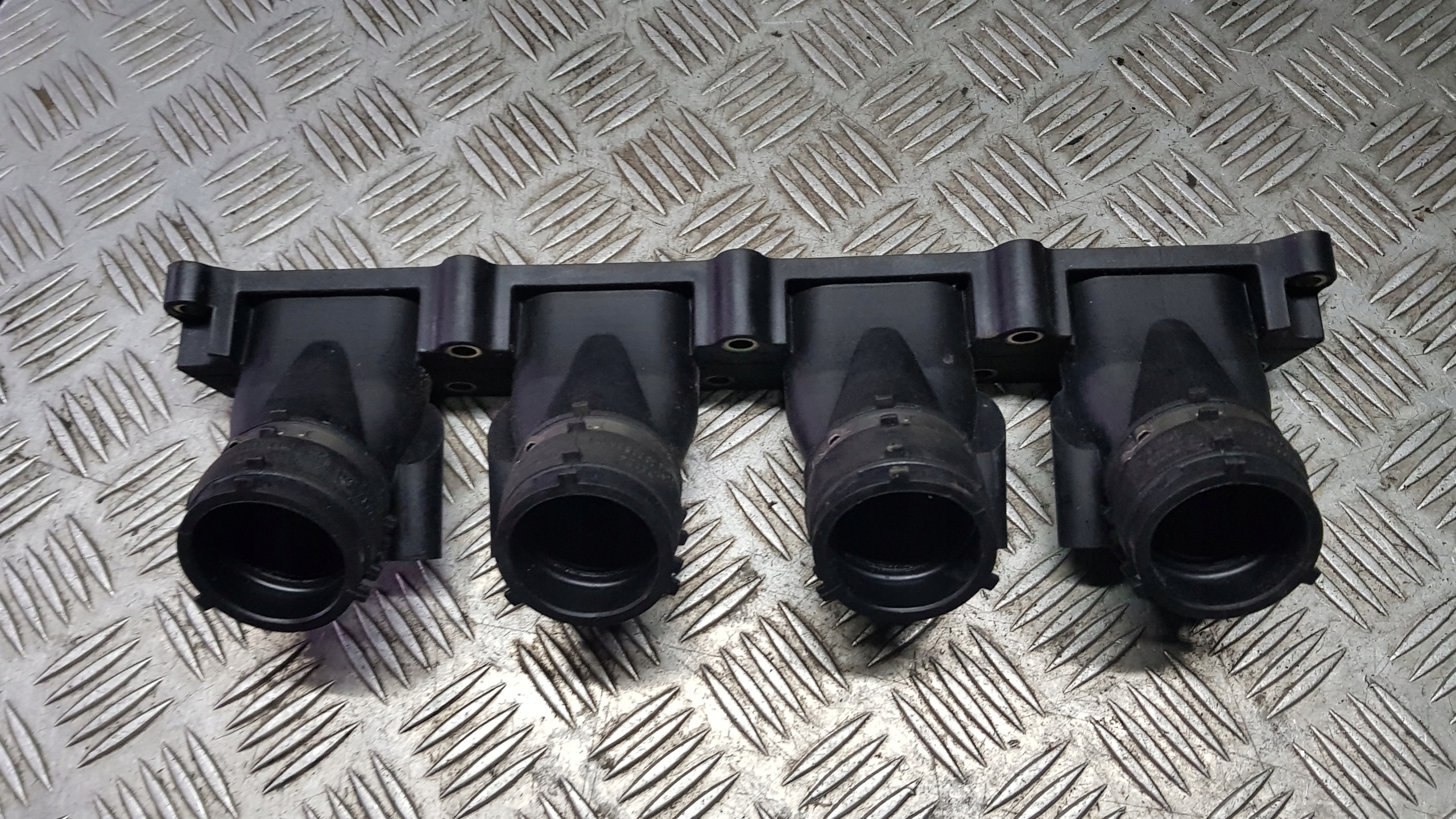 AUDI A4 B6 B7 2.0 B ALT intake manifold 06B133216G