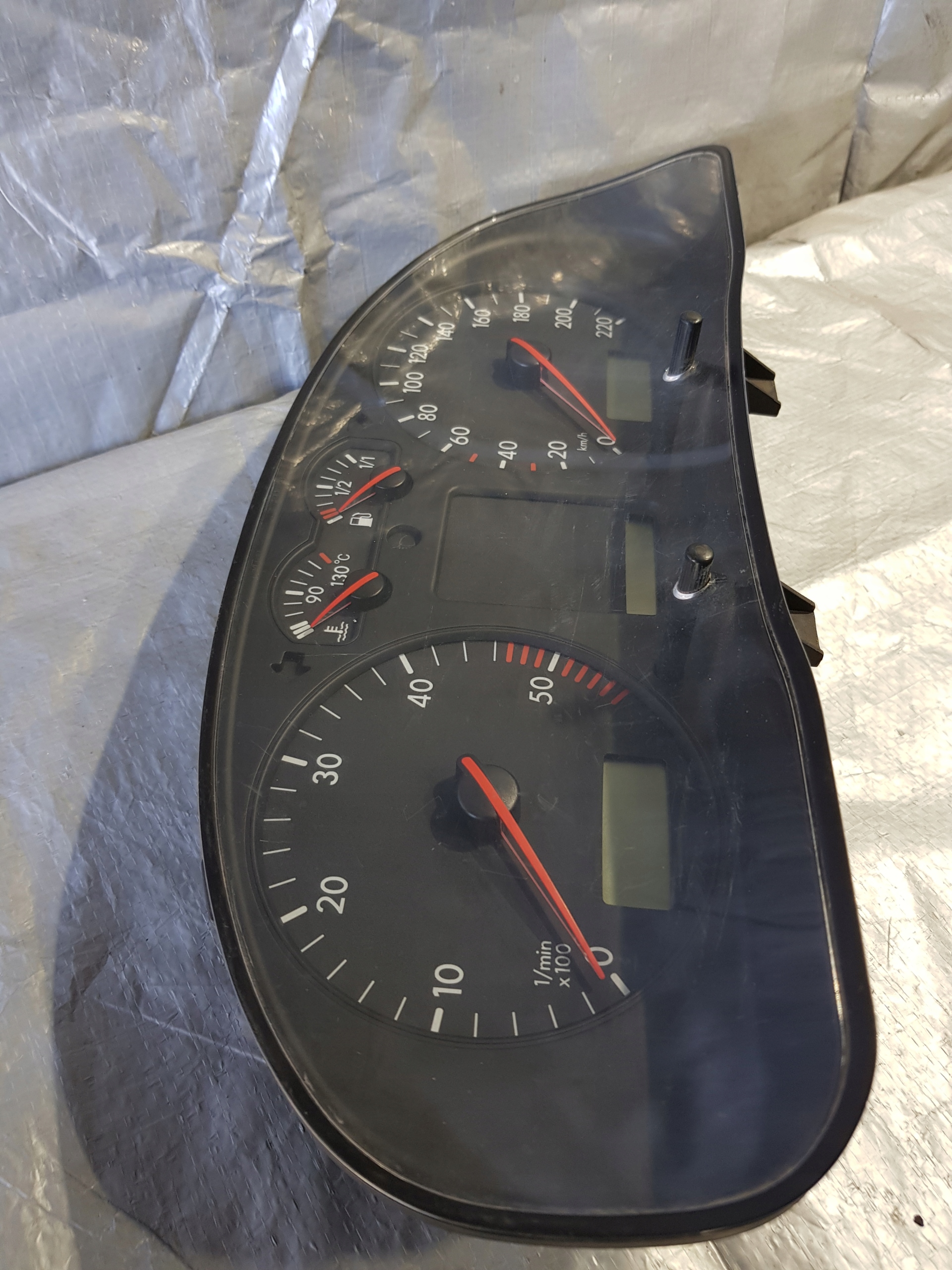 dials Volkswagen PASSAT B5 1.9 TDI OE 3B1919880D