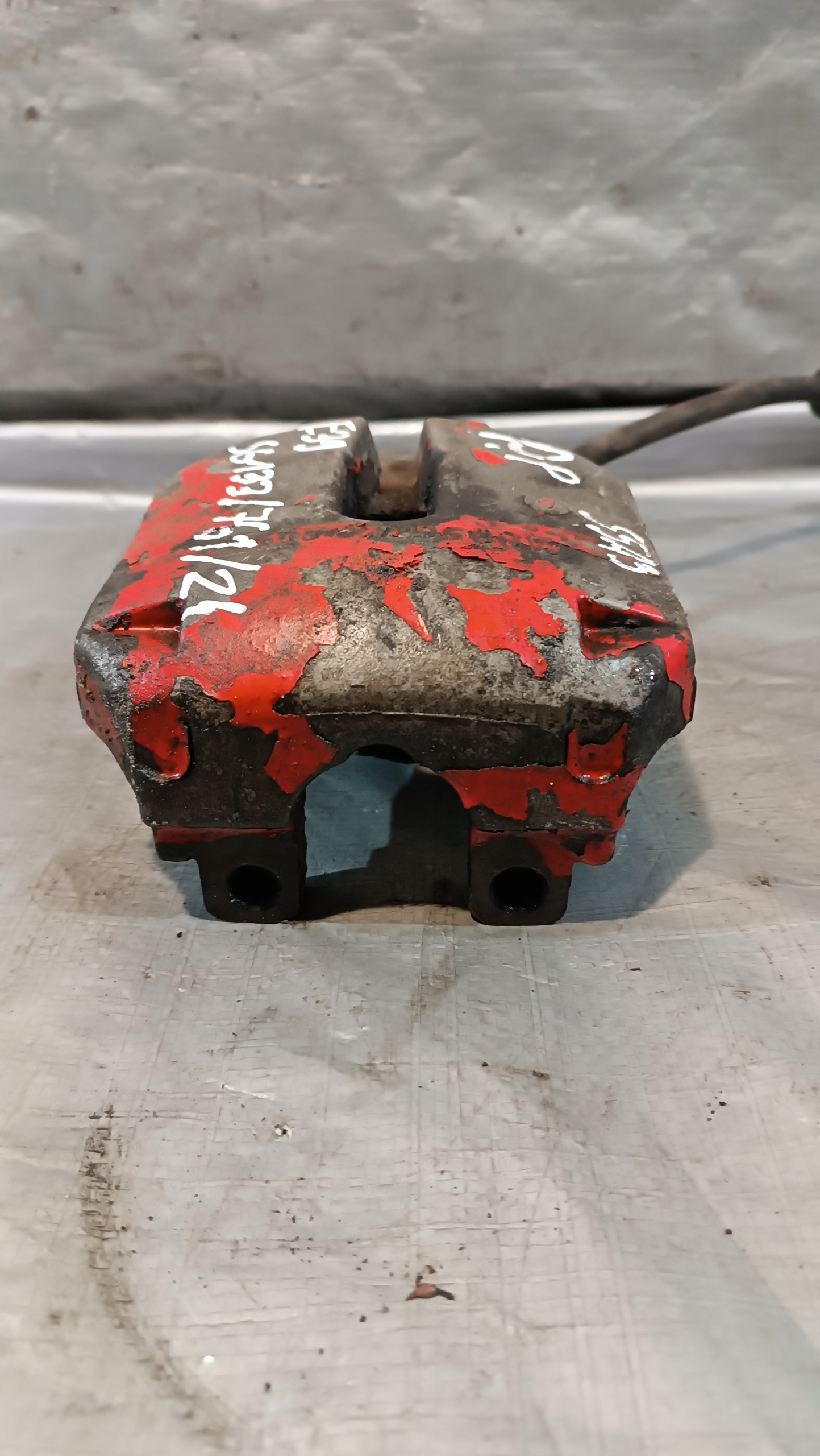 caliper brake right front BMW E39 520i