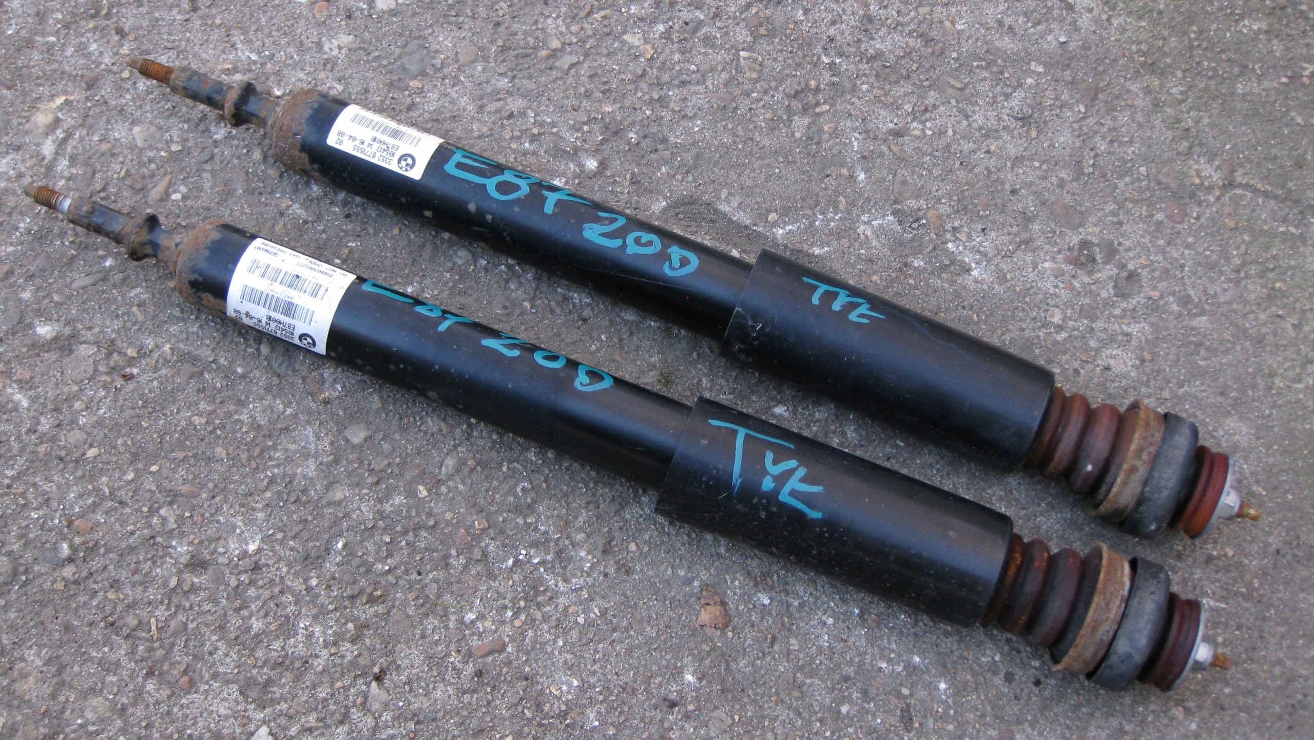 BMW E87 2.0D 08R Stoßdämpfer heck 6771555
