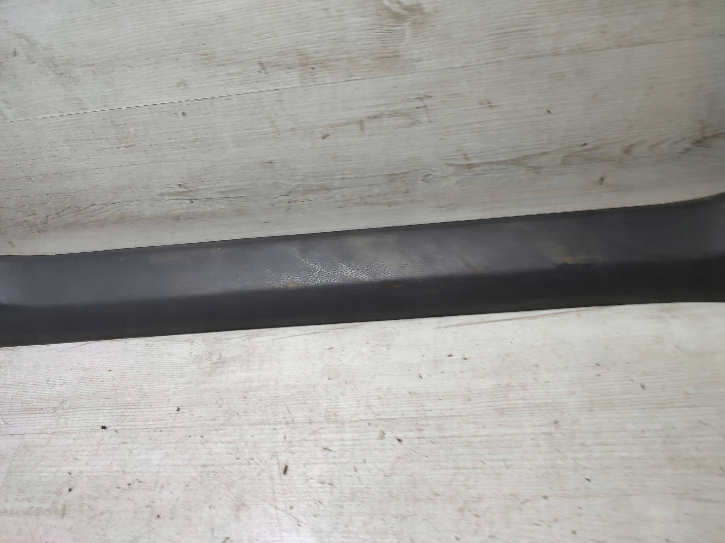 Seat Arona 2019 left side moulding threshold front