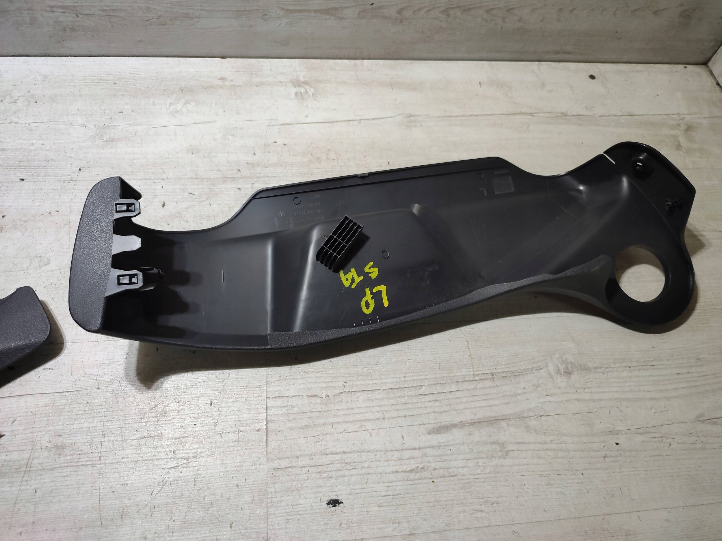 Volkswagen Touran III 2020 front side left side seat