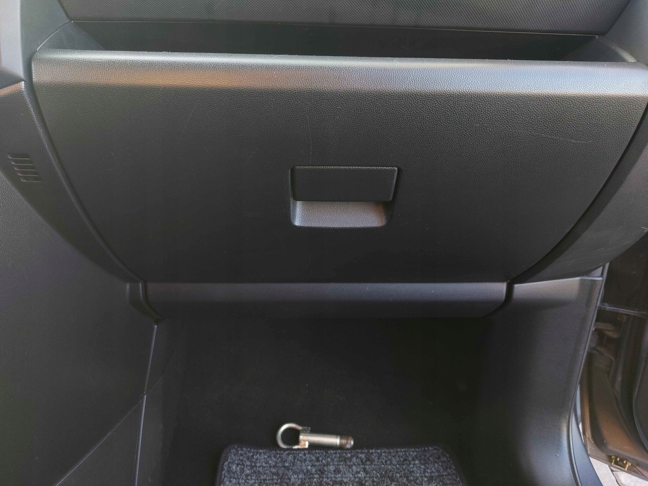 бардачок пассажира mazda 5 и
