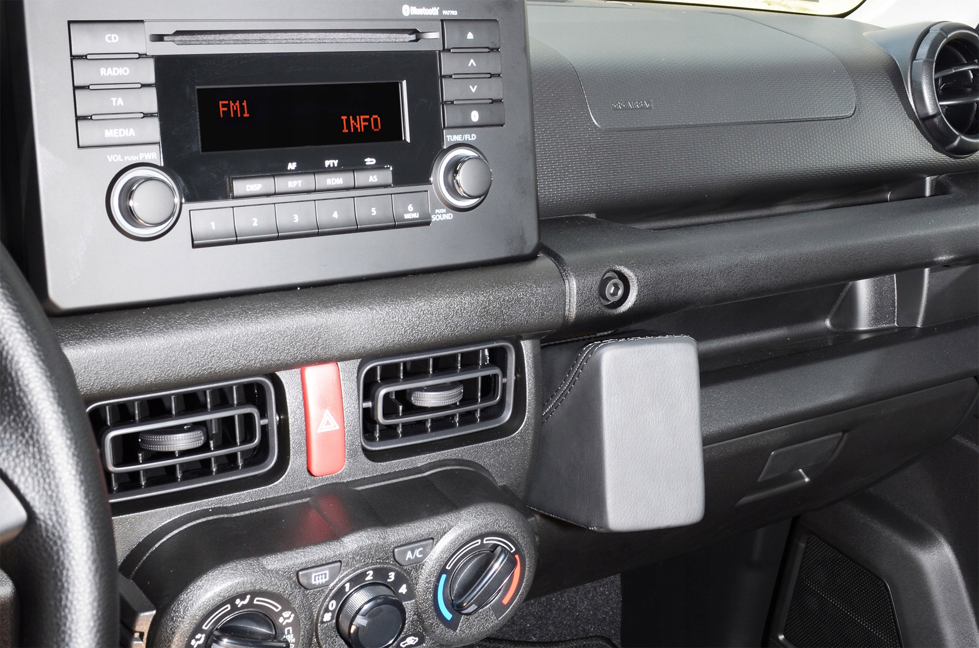 Konsola Kuda pod telefon do Suzuki Jimny od 2018