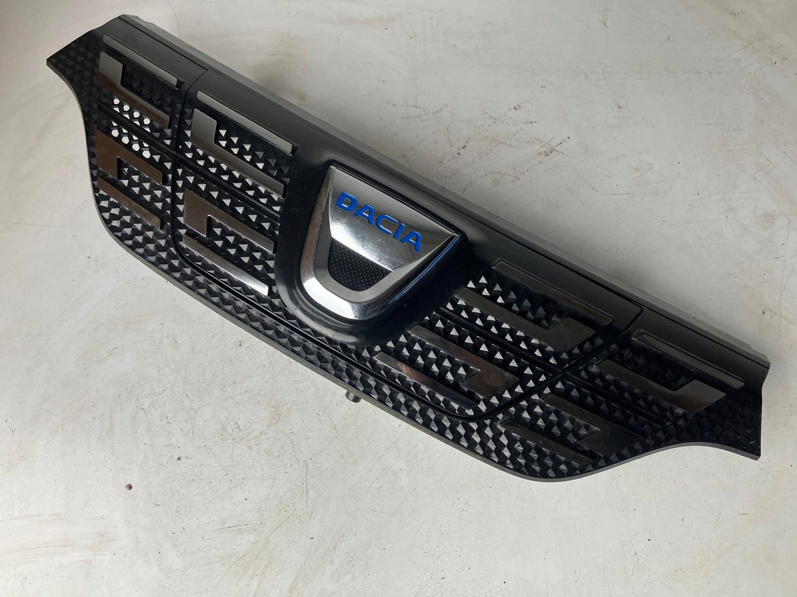 Grill KLAPKA LADOWANIA Grill DACIA SPRING