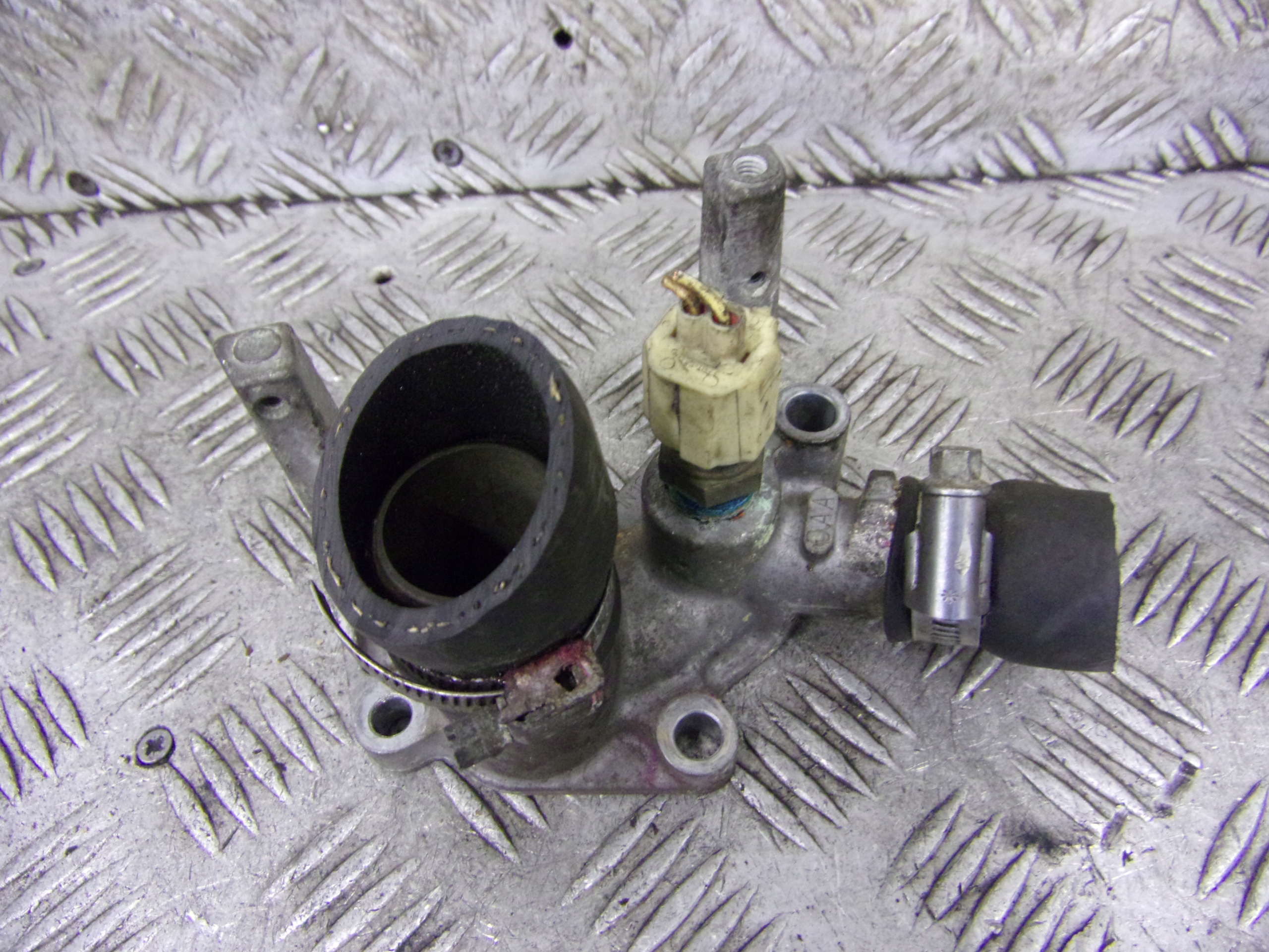 Bride d’eau FORD FIESTA MK 6 1N1G8594