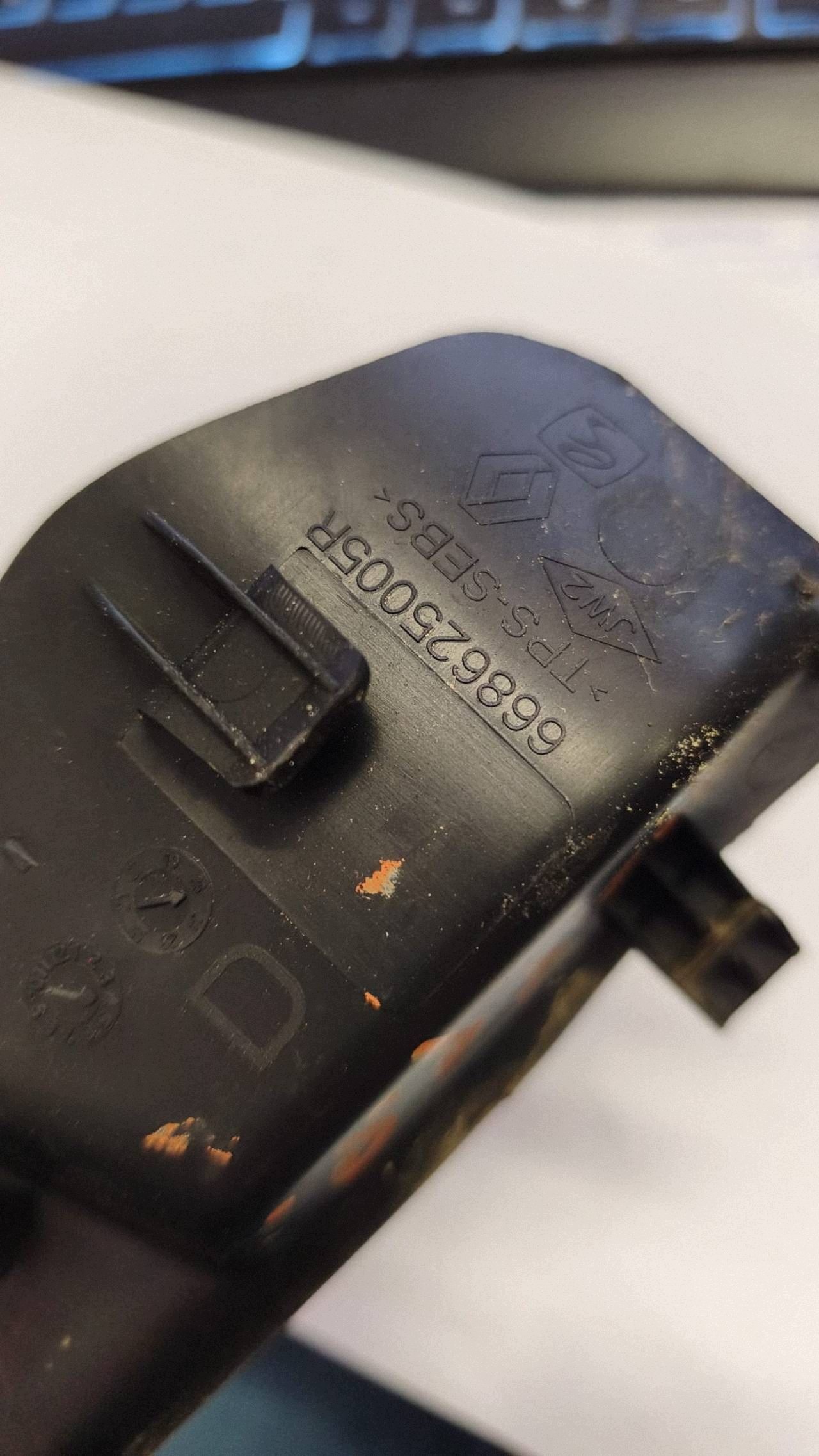 torpedo front corner zakonczenie side right Alpine A390 668625005R