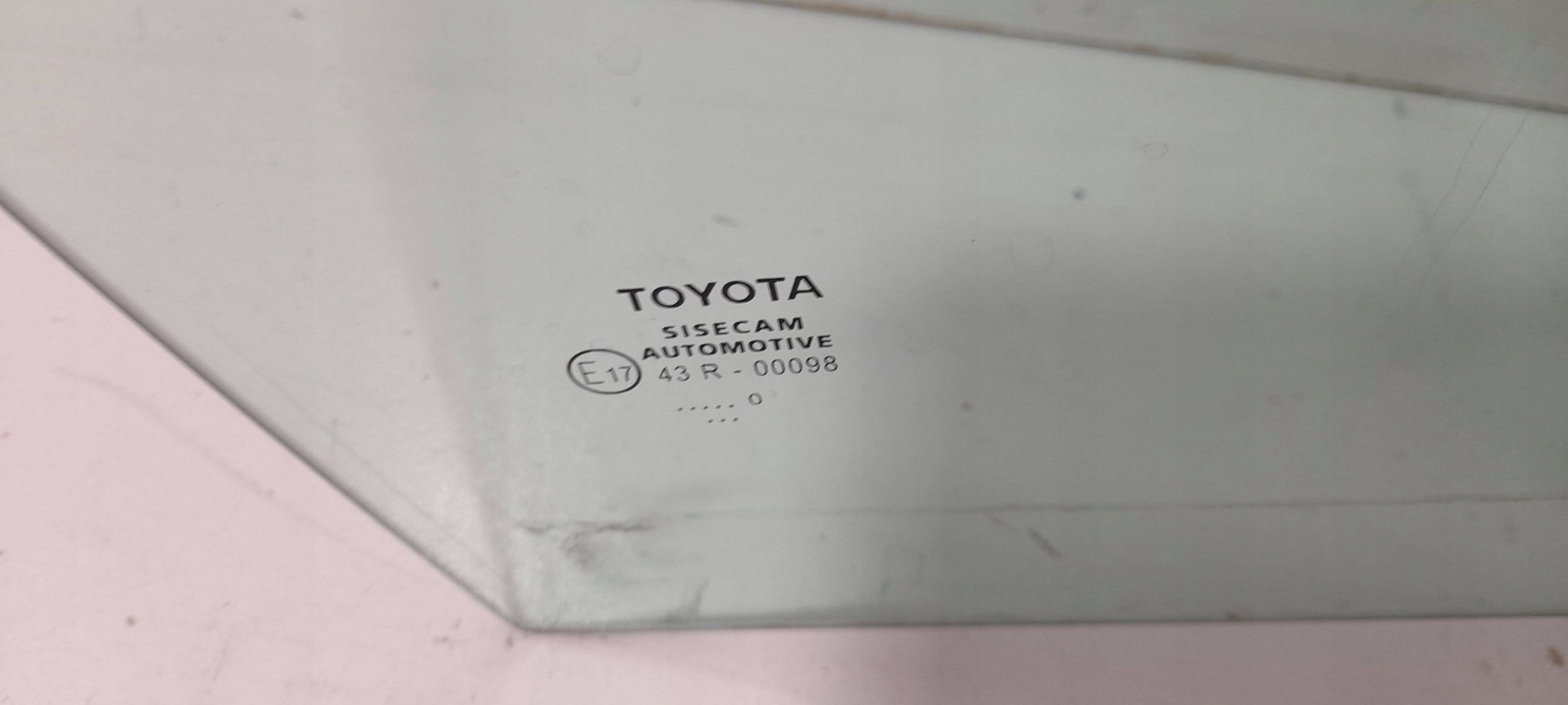 Toyota Corolla E21 2020 window door przednich prawych (ST33)