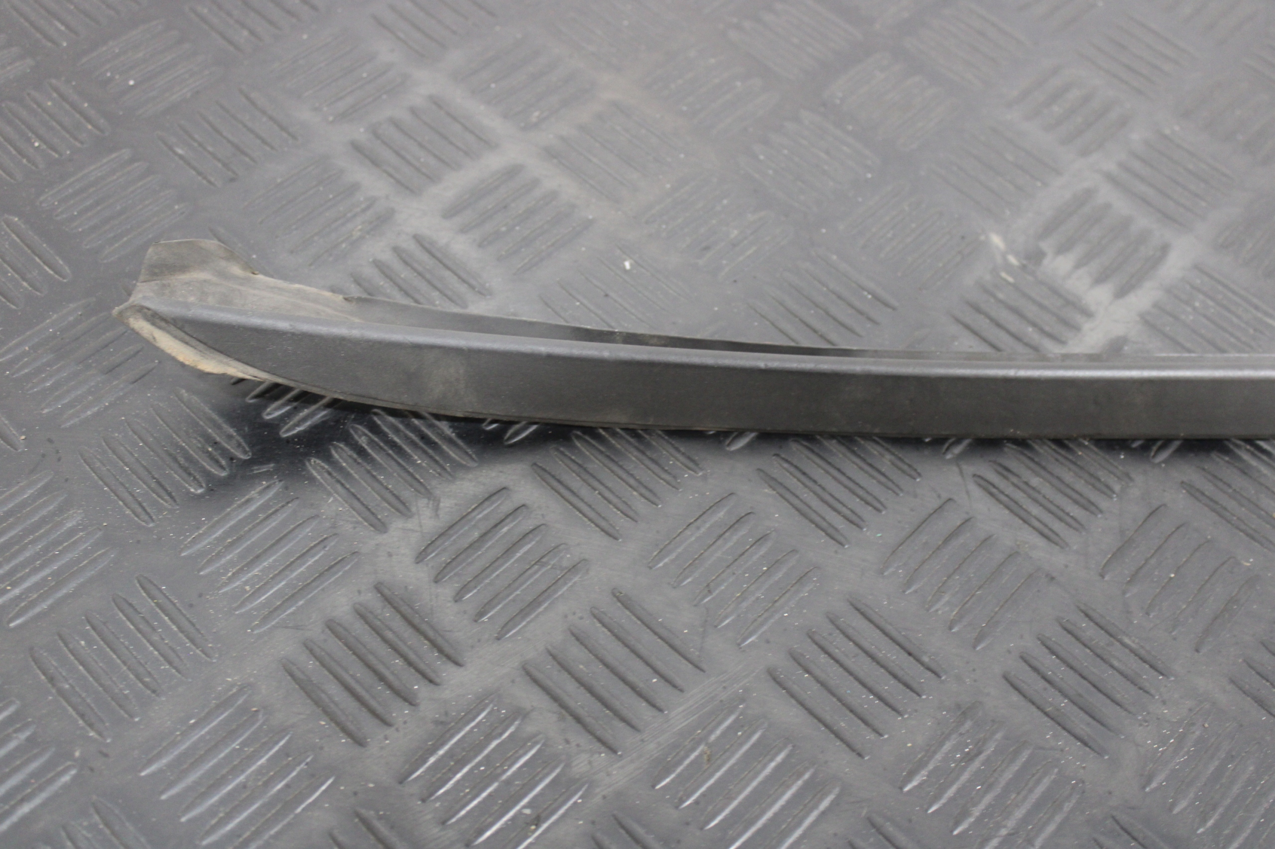 moulding windows CZOLOWEJ left 7301035 BMW 2 F45 ACTIVE TOURER